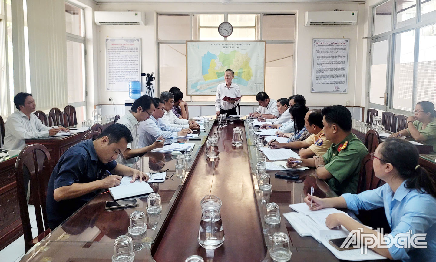 Ông Nguyễn Quang Thành, Phó Chủ tịch UBND TP. Mỹ Tho phát biểu kết luận cuộc họp.