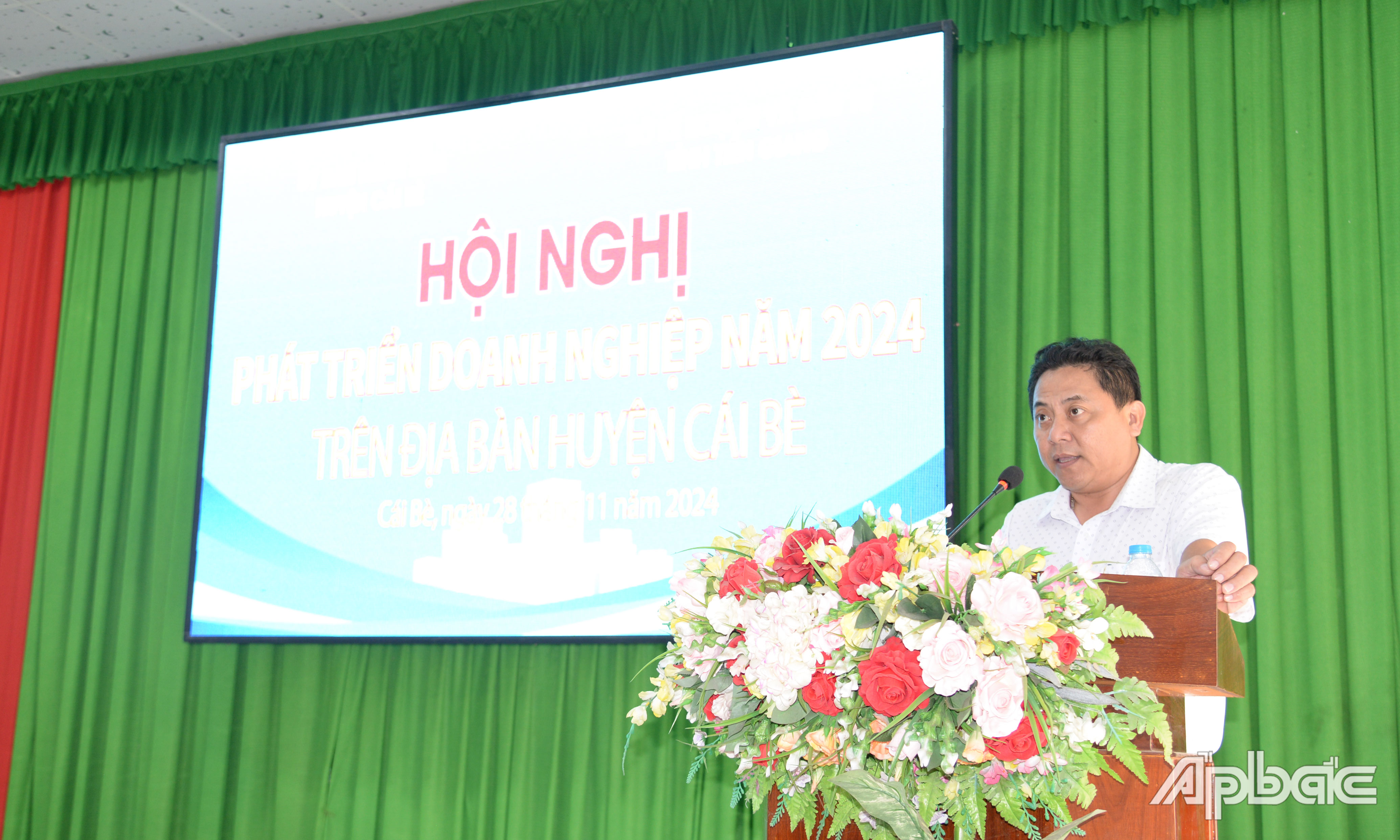 Đại diện UBND huyện Cái Bè phát biểu tại hội nghị.