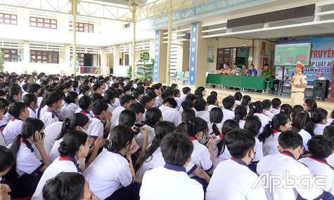 Nâng cao ý thức học sinh khi tham gia giao thông