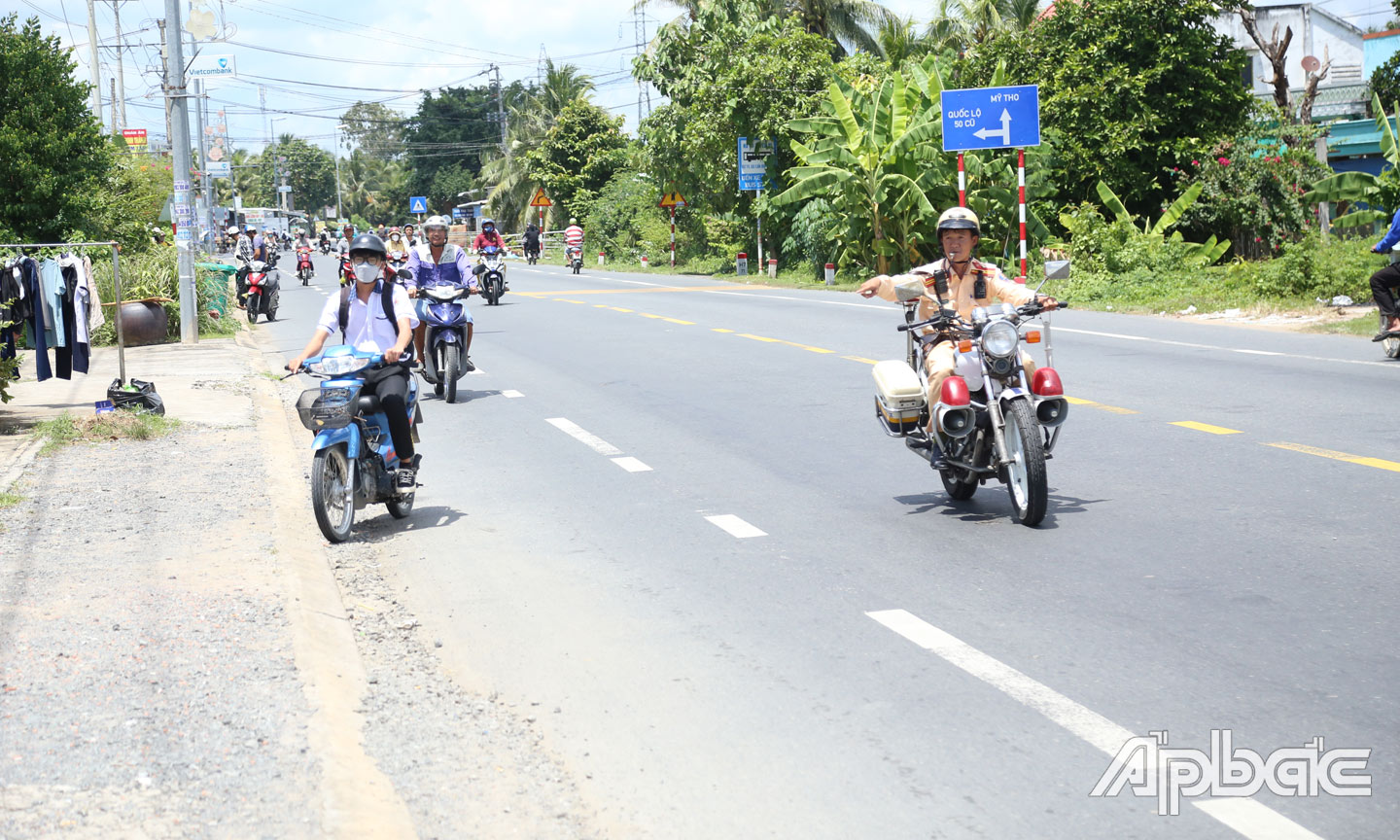 Lực lượng CSGT quyết liệt xử lý các hành vi vi phạm luật giao thông đối với học sinh, trong đó có vi phạm về điểu khiển xe máy sai quy định.