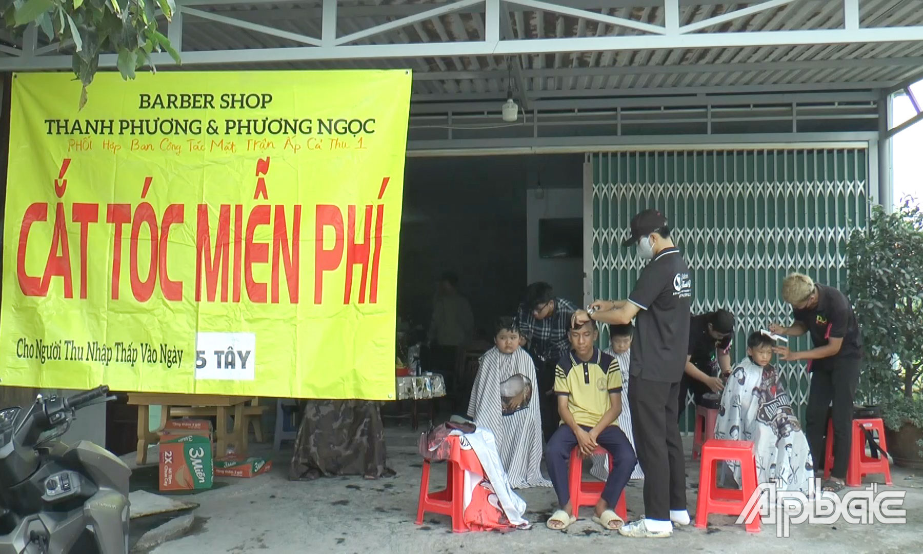 Hoạt động hớt tóc miễn phí diễn ra vào ngày 5 tây hàng tháng.