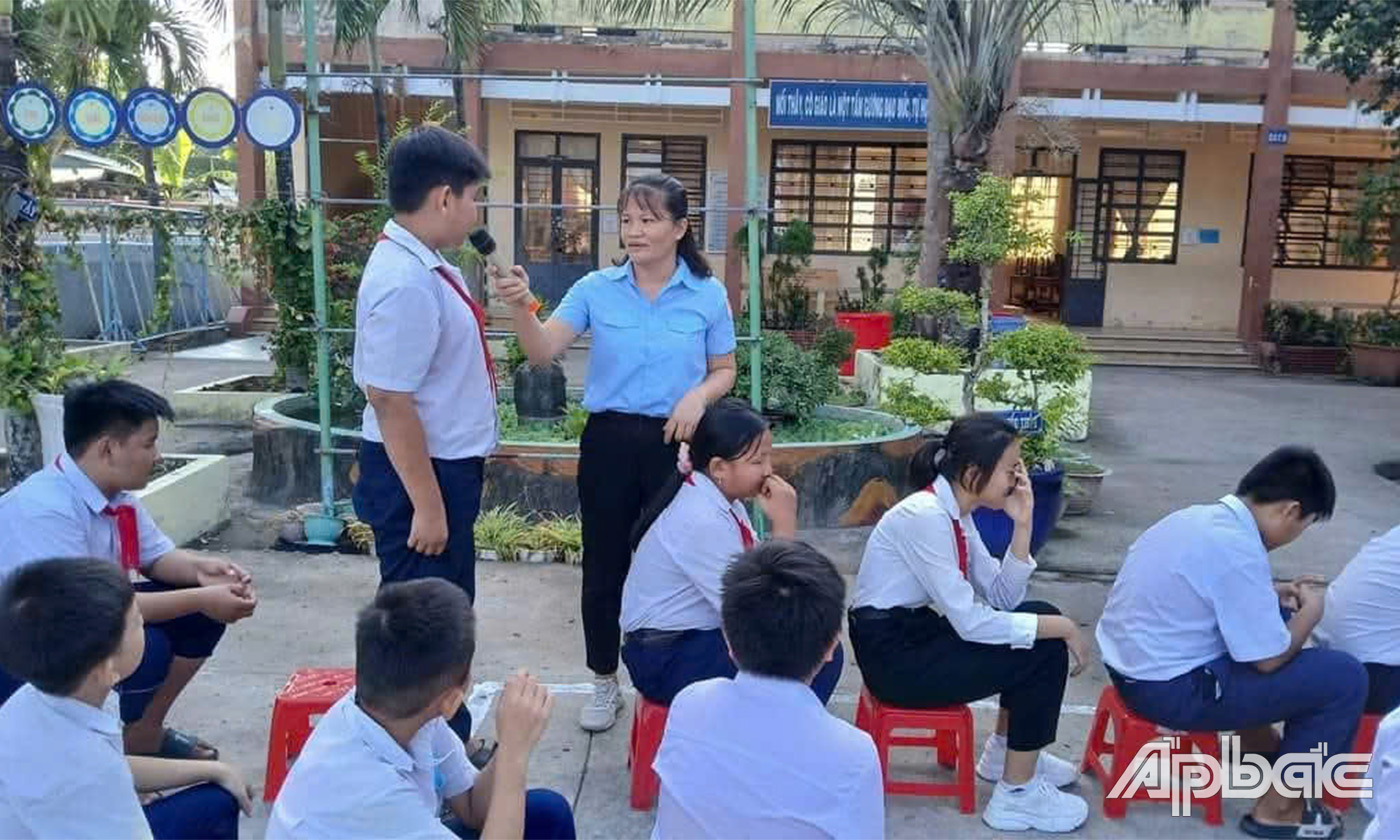 Thời gian qua, các cơ sở giáo dục trên địa bàn huyện Gò Công Tây không ngừng nâng cao chất lượng dạy và học. Ảnh chụp tại Trường Tiểu học Huỳnh Văn Phèn. 