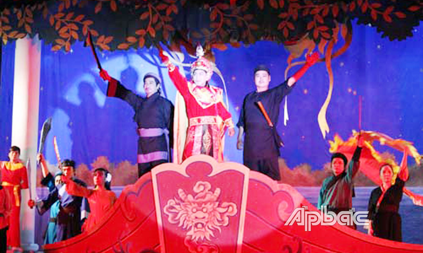 Cảnh Nguyễn Huệ chỉ huy trận Rạch Gầm - Xoài Mút trong vở “Huyền sử Rạch Gầm”. Nguồn: https://vannghetiengiang.vn