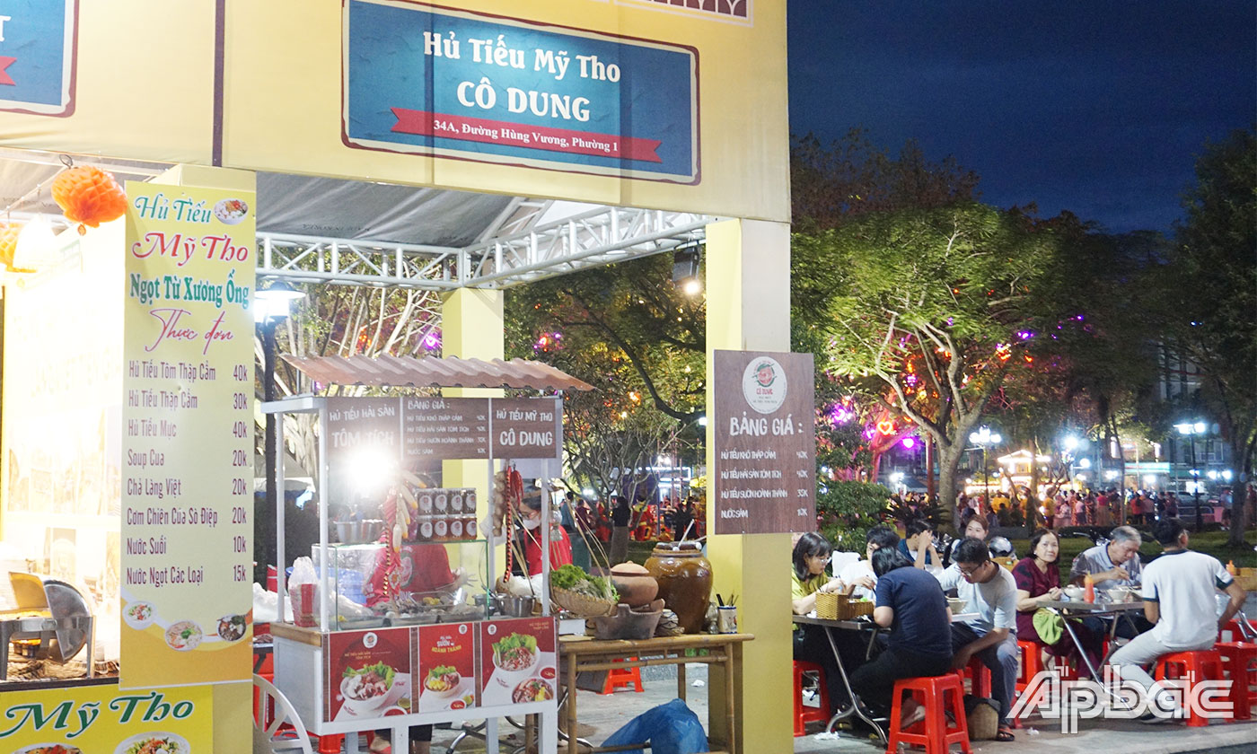 Hủ tiếu Cô Dung thu hút nhiều người dân đến thưởng thức