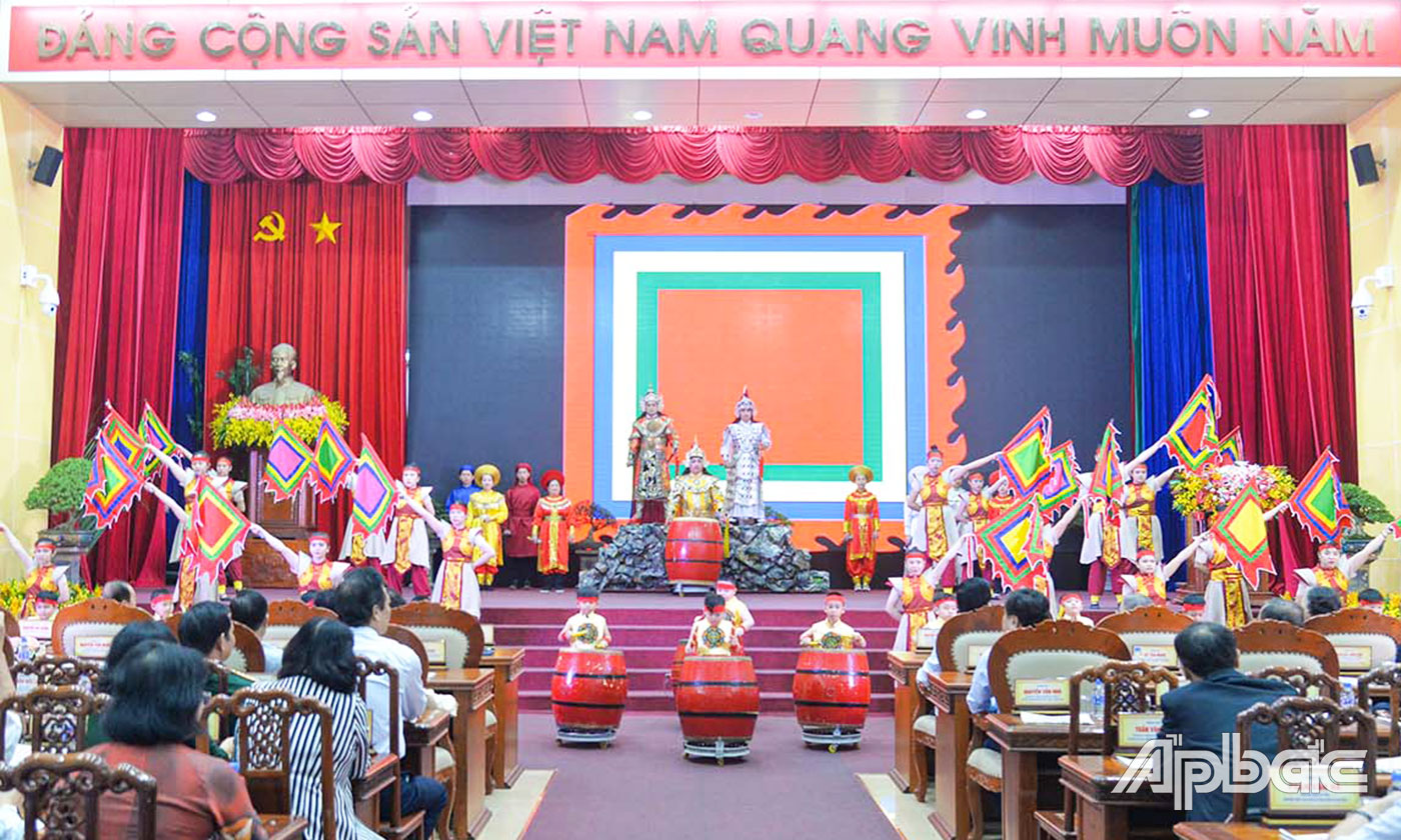 Tiết mục văn nghệ chào mừng Đại hội. 