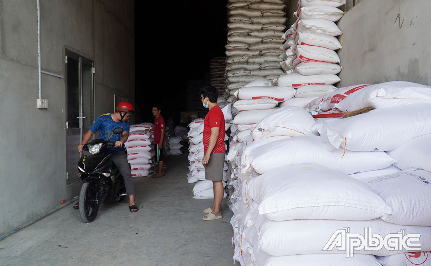 Một số nhà máy xả kho để cắt lỗ.