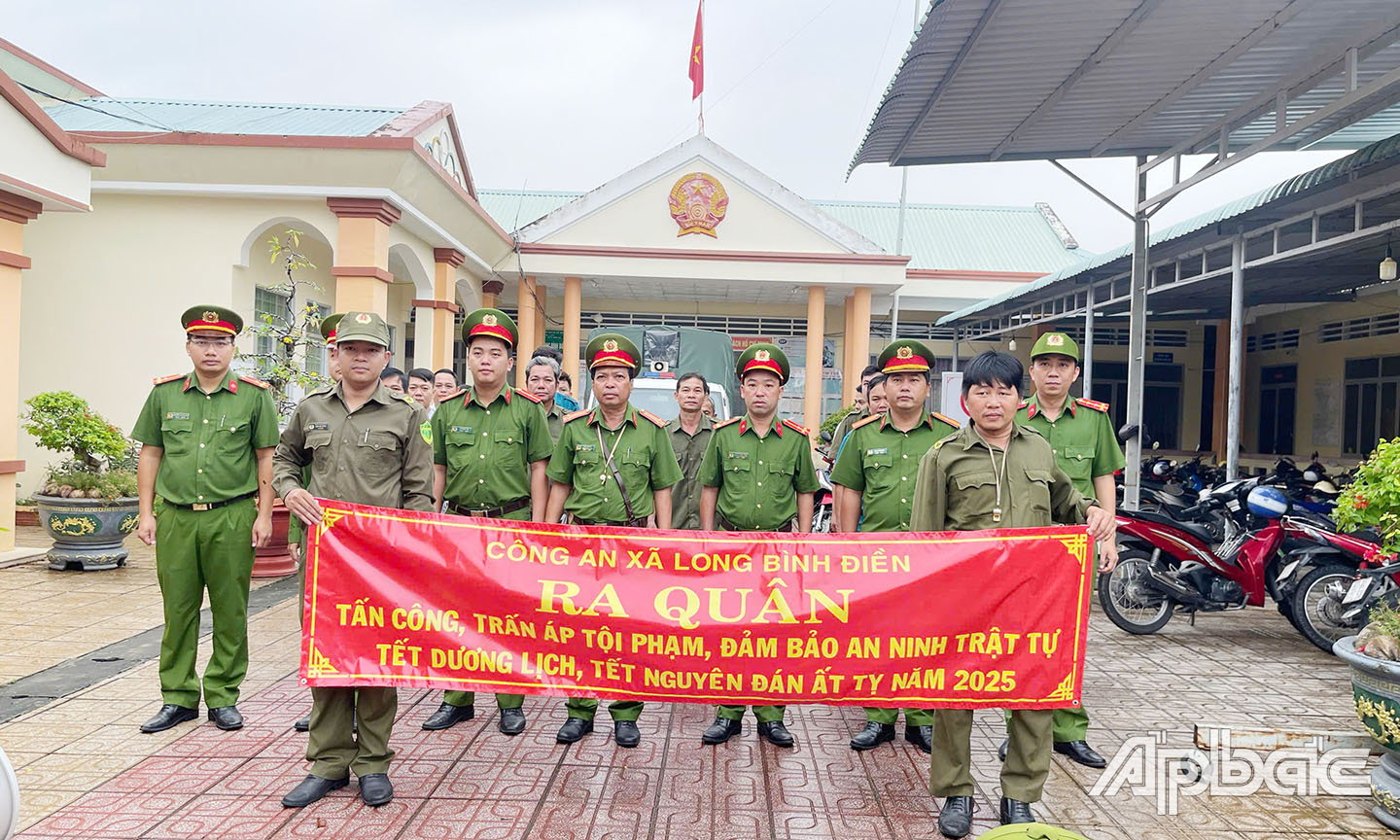 Công an xã Long Bình Điền, huyện Chợ Gạo ra quân trấn áp tội phạm.