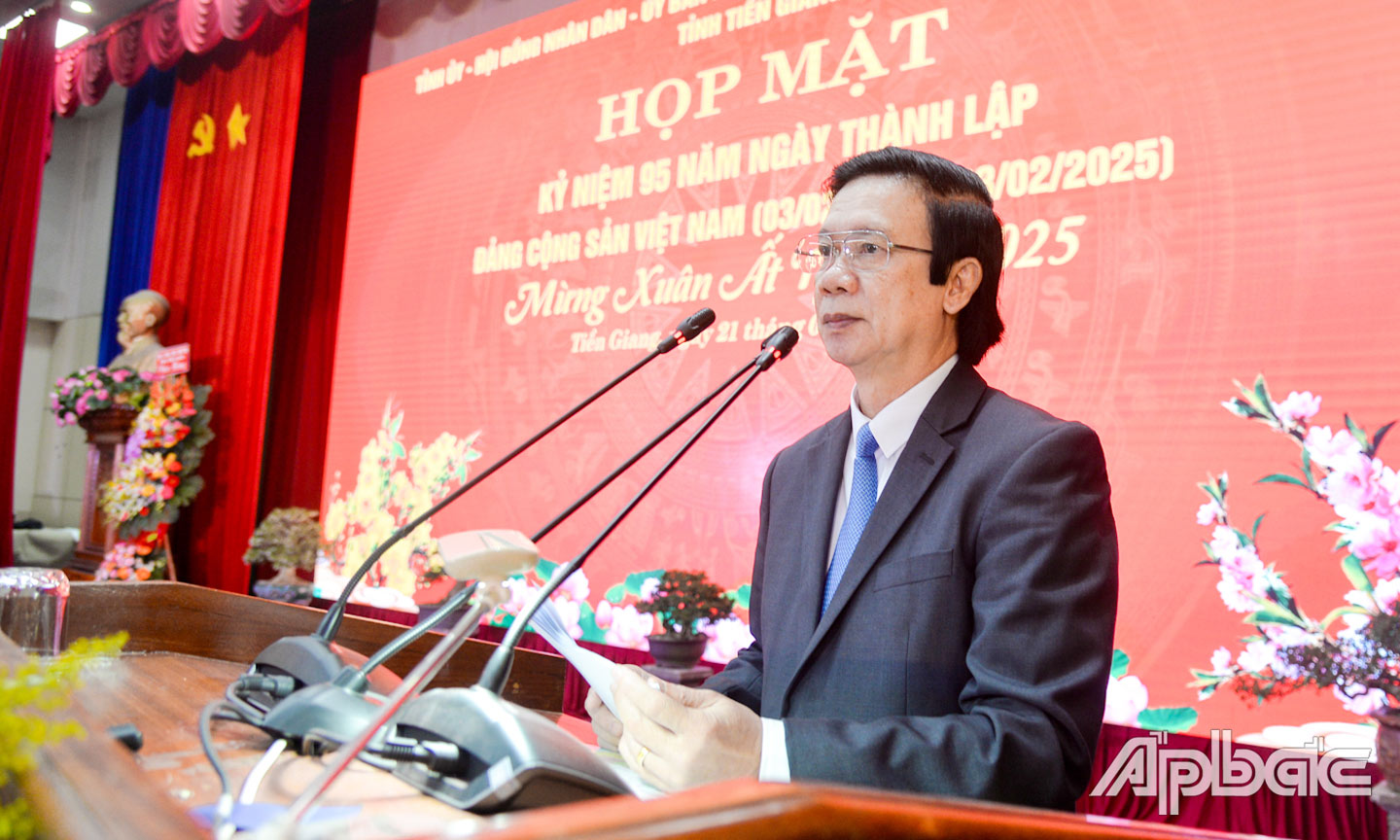 Đồng chí Nguyễn Văn Danh phát biểu tại buổi họp mặt.