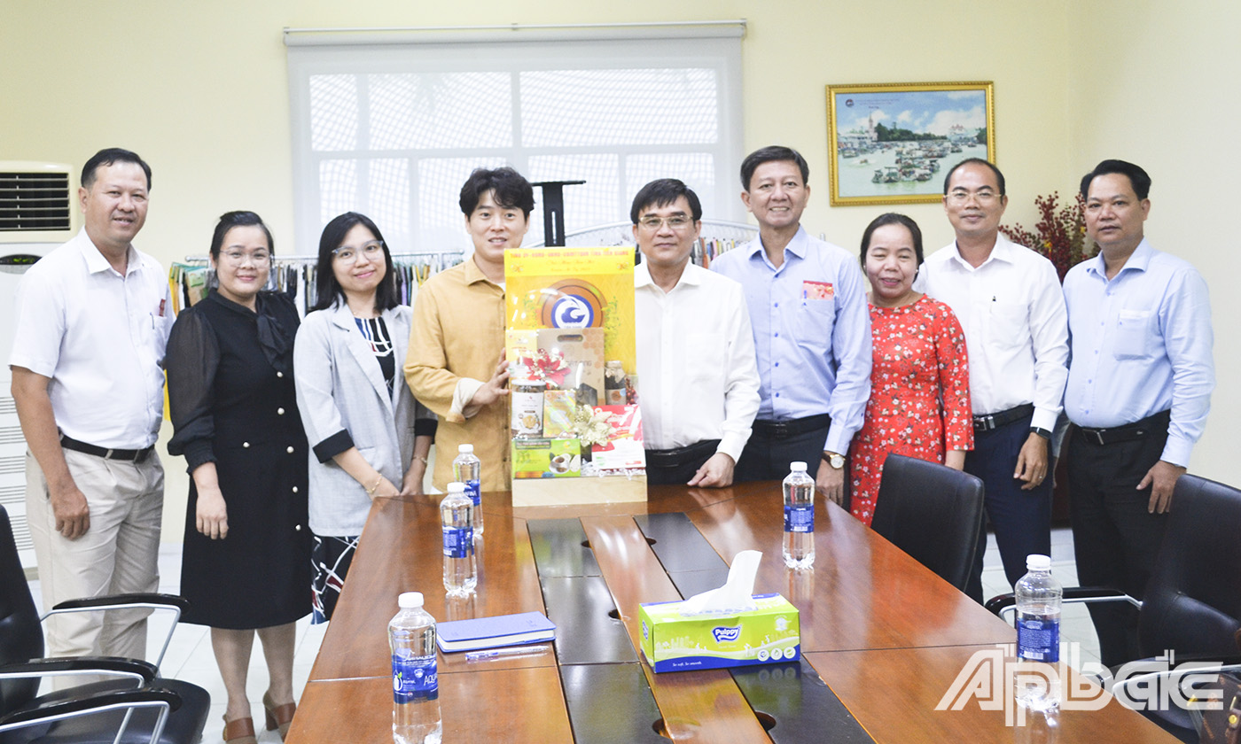 Đồng chí Nguyễn Văn Mười thăm, chúc tết Công ty TNHH Một thành viên Dream Mekong.