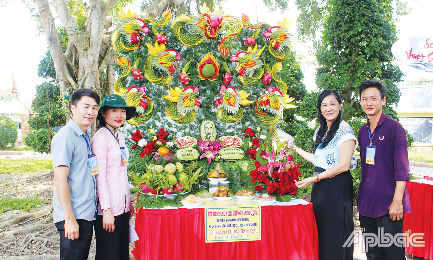 Tác phẩm “Cửu long tranh châu” của đơn vị TX.  Cai lậy.