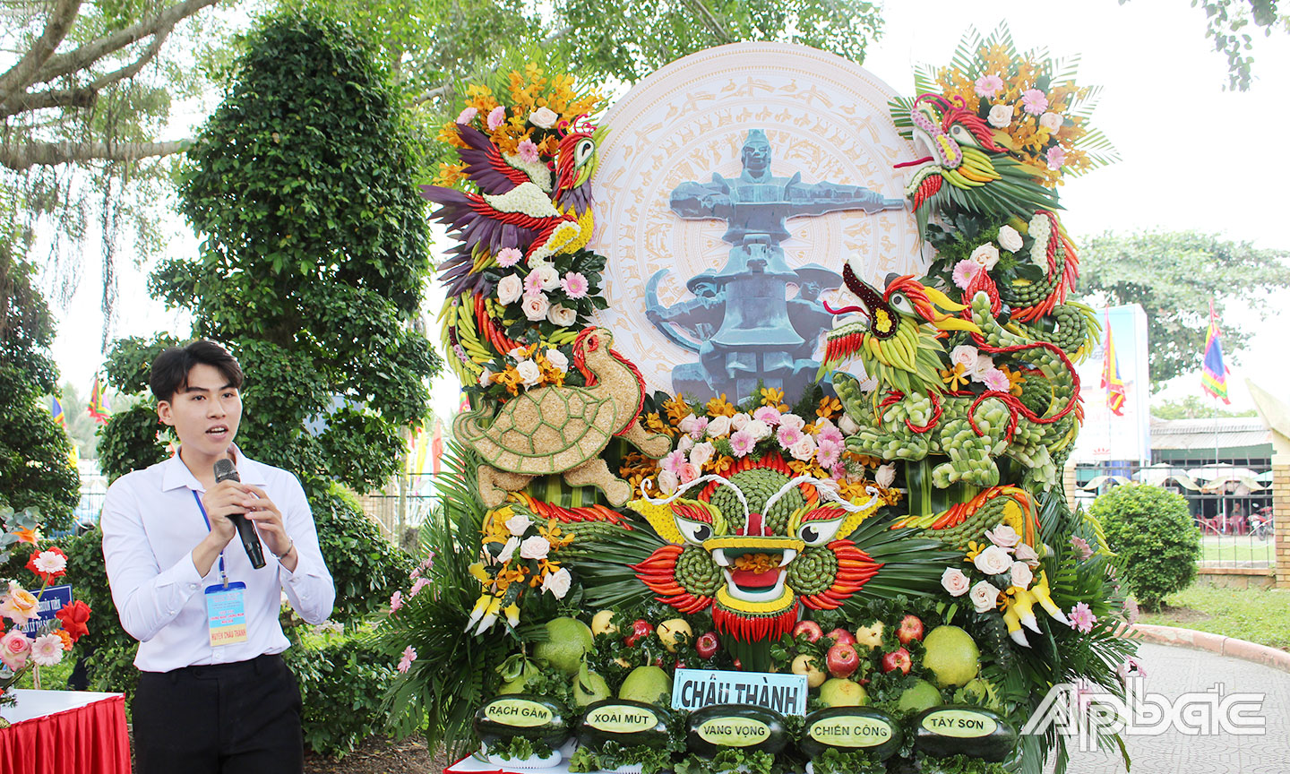 Tác phẩm  đoạt giải Nhất  tại Hội thi  Chưng nghi,  mâm ngũ quả  chào mừng  kỷ niệm 240 năm Chiến thắng  Rạch Gầm -  Xoài Mút  năm 2025. 
