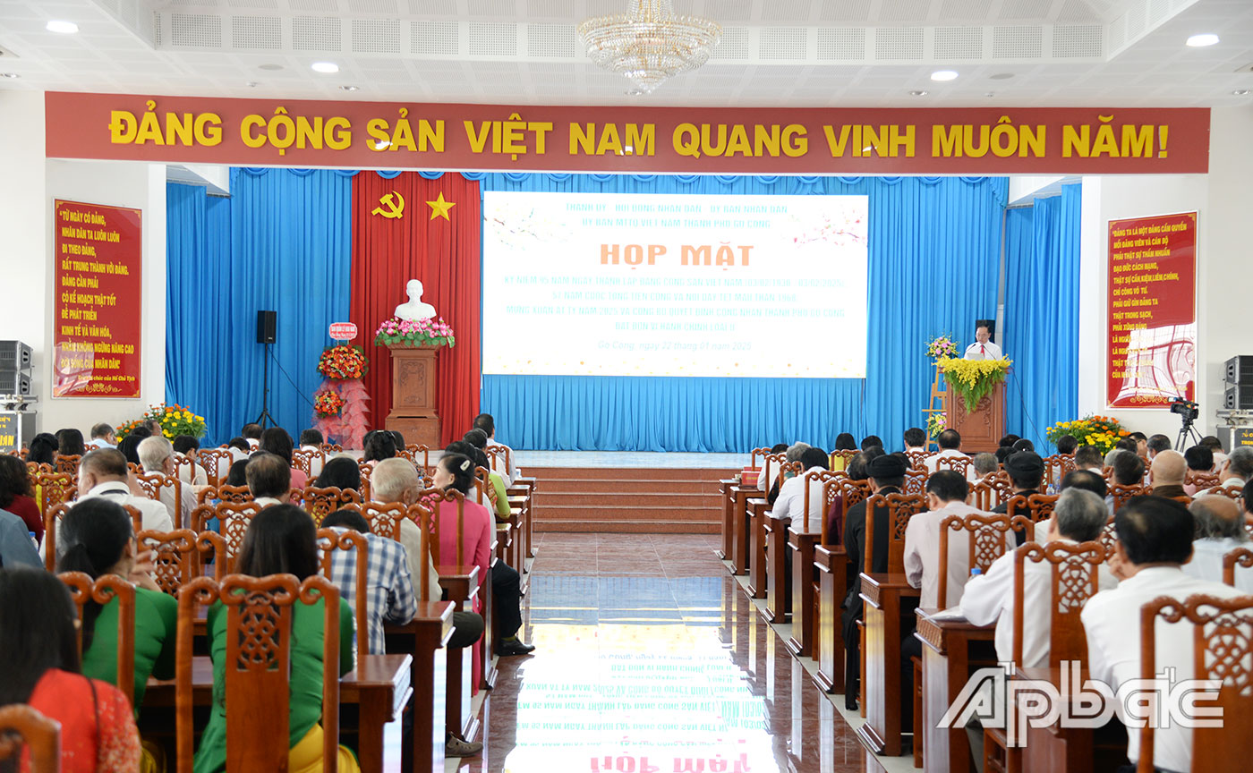 Quang cảnh buổi họp mặt.