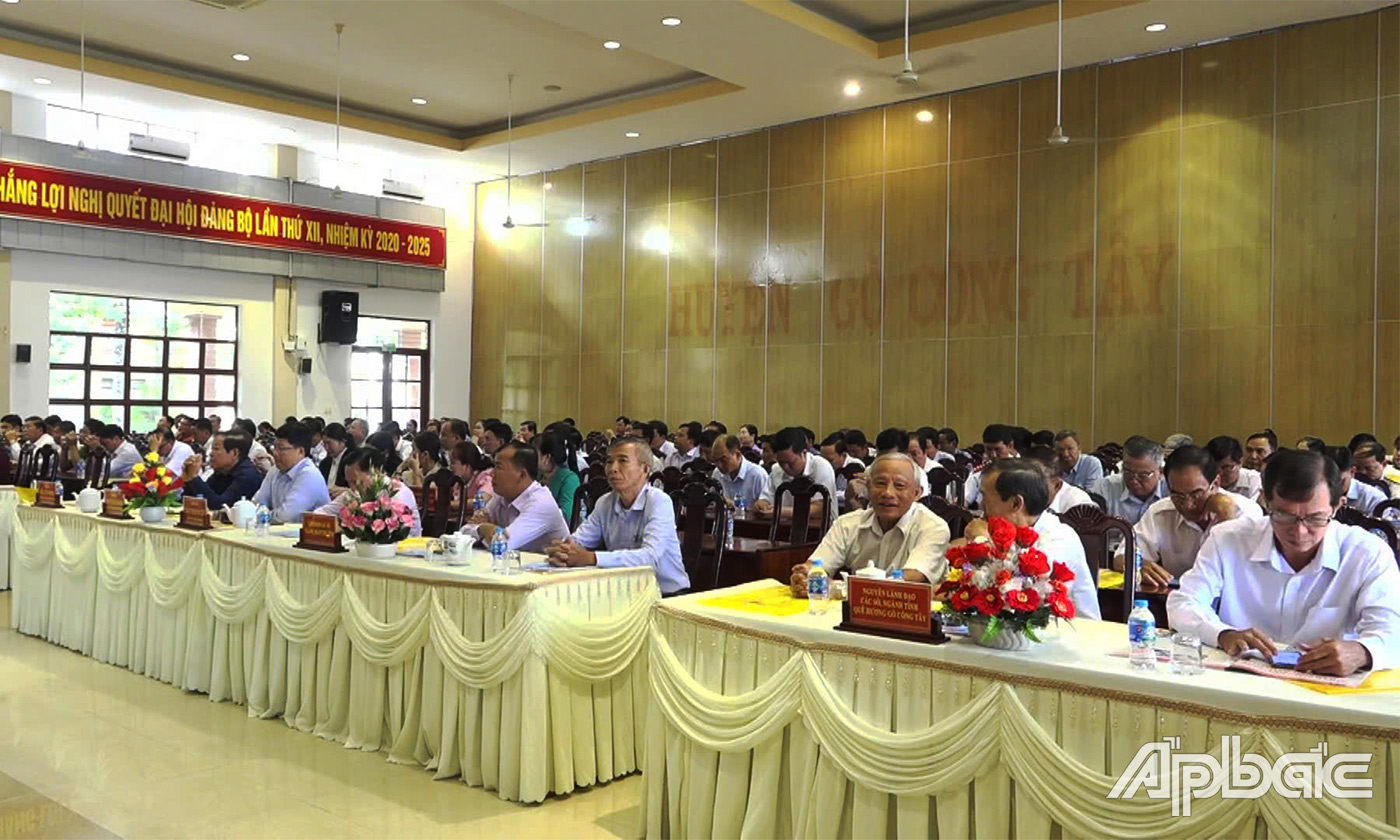 Đại biểu dự họp mặt.