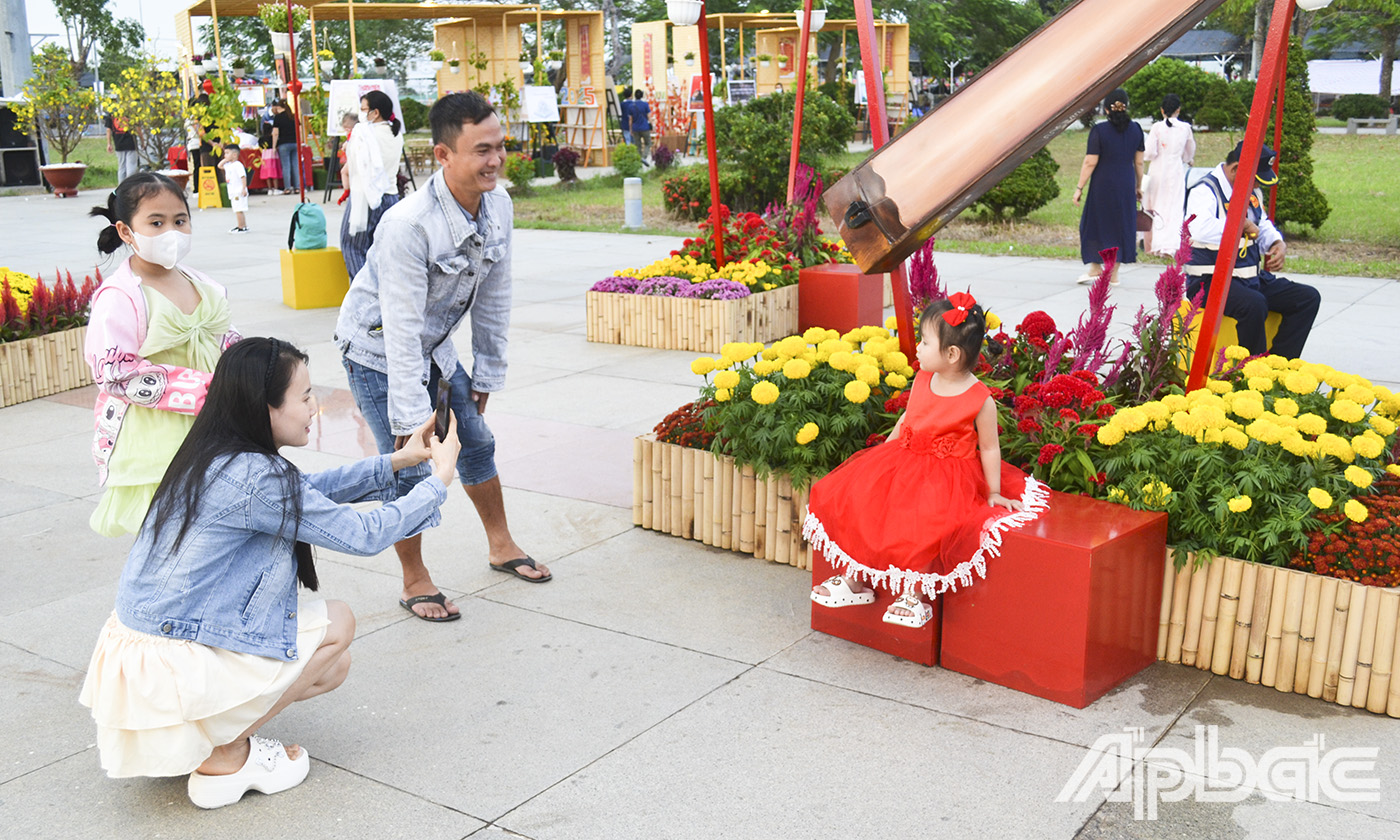 Lưu lại khoảnh khắc đẹp của gia đình.