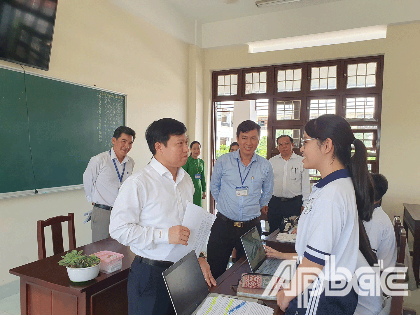 Lãnh đạo ngành GD-ĐT thăm hỏi, động viên đội tuyển HSGQG năm học 2024 - 2025 của tỉnh Tiền Giang.