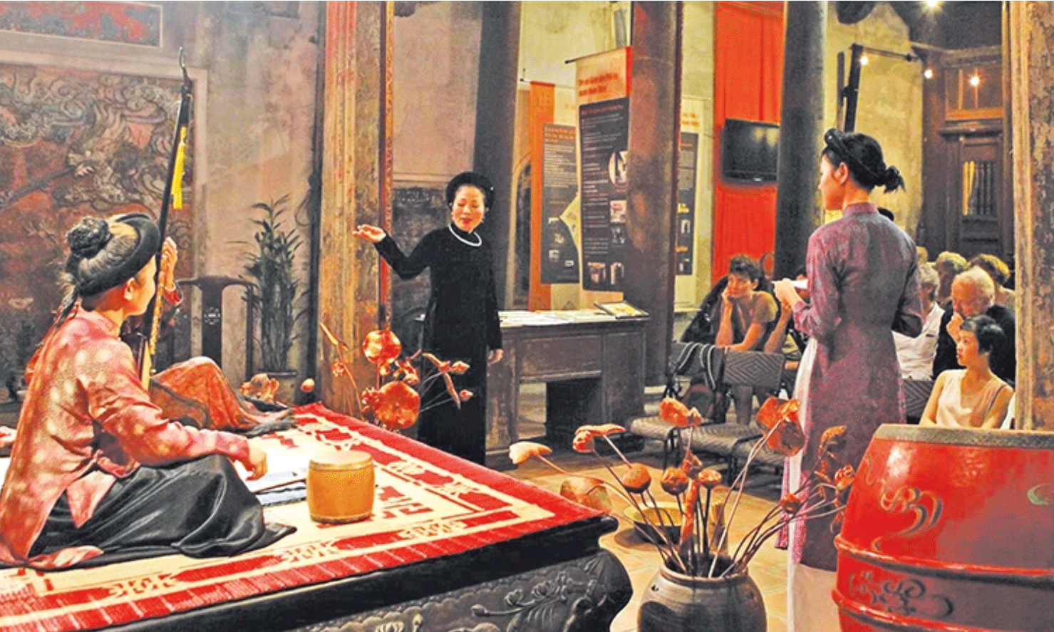 Ca trù - di sản văn hóa mang đậm bản sắc Việt Nam. (Ảnh TẤT SƠN)