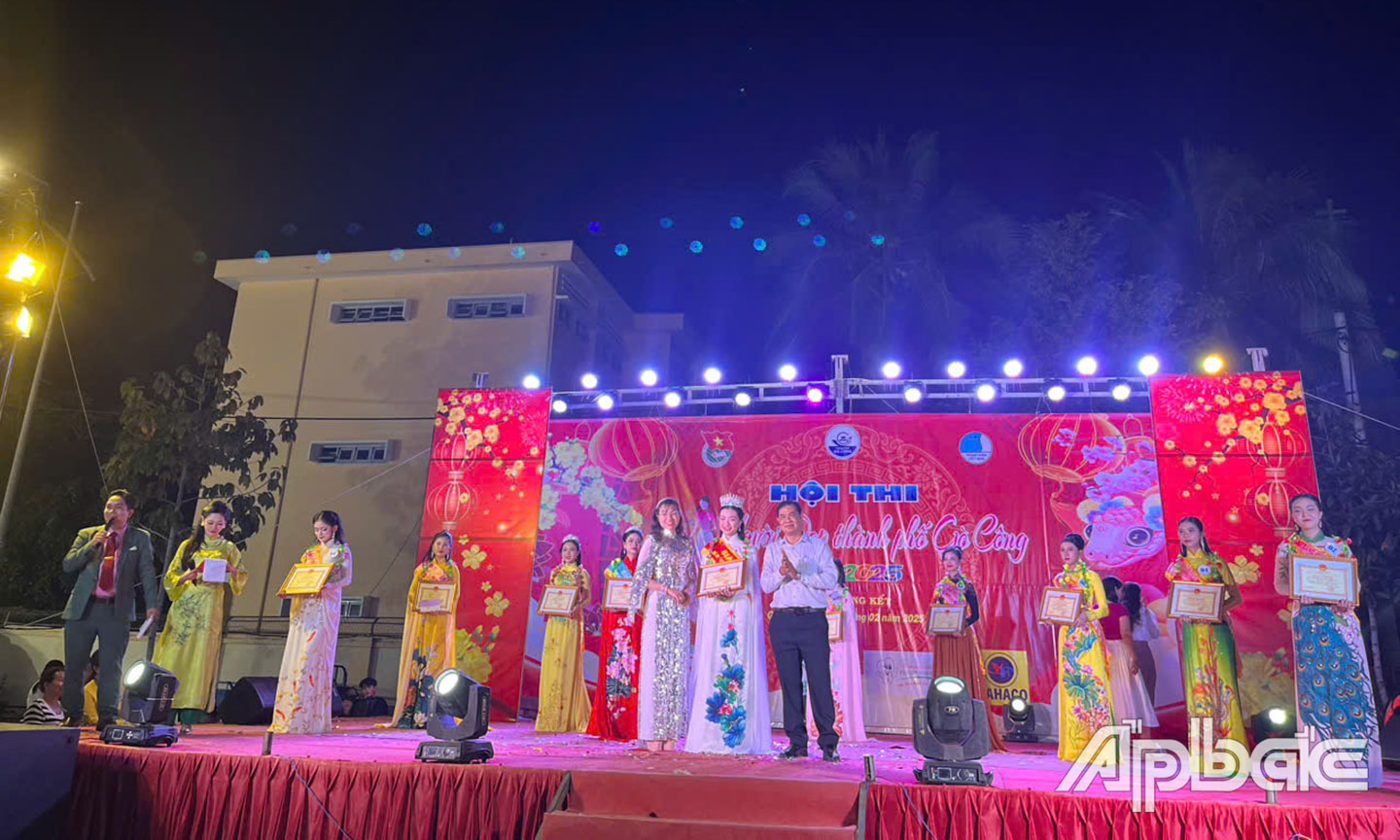 Thí sinh Lê Ngọc Thanh Ngân đăng quang Người đẹp TP. Gò Công năm 2025.