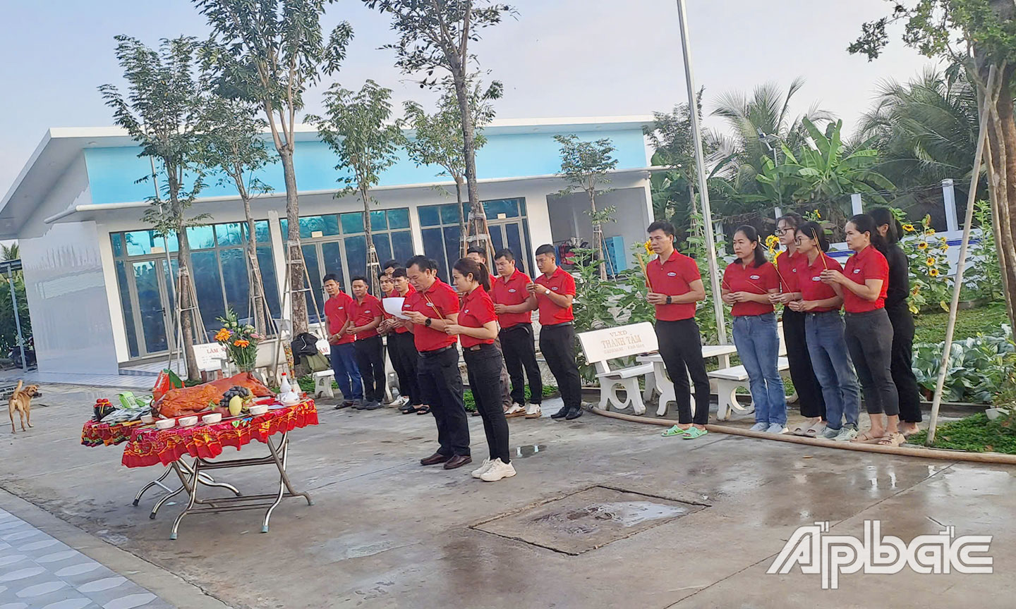 Công ty TNHH Giống cây trồng Sen Hồng tổ chức ra quân đầu năm với nhiều kỳ vọng.