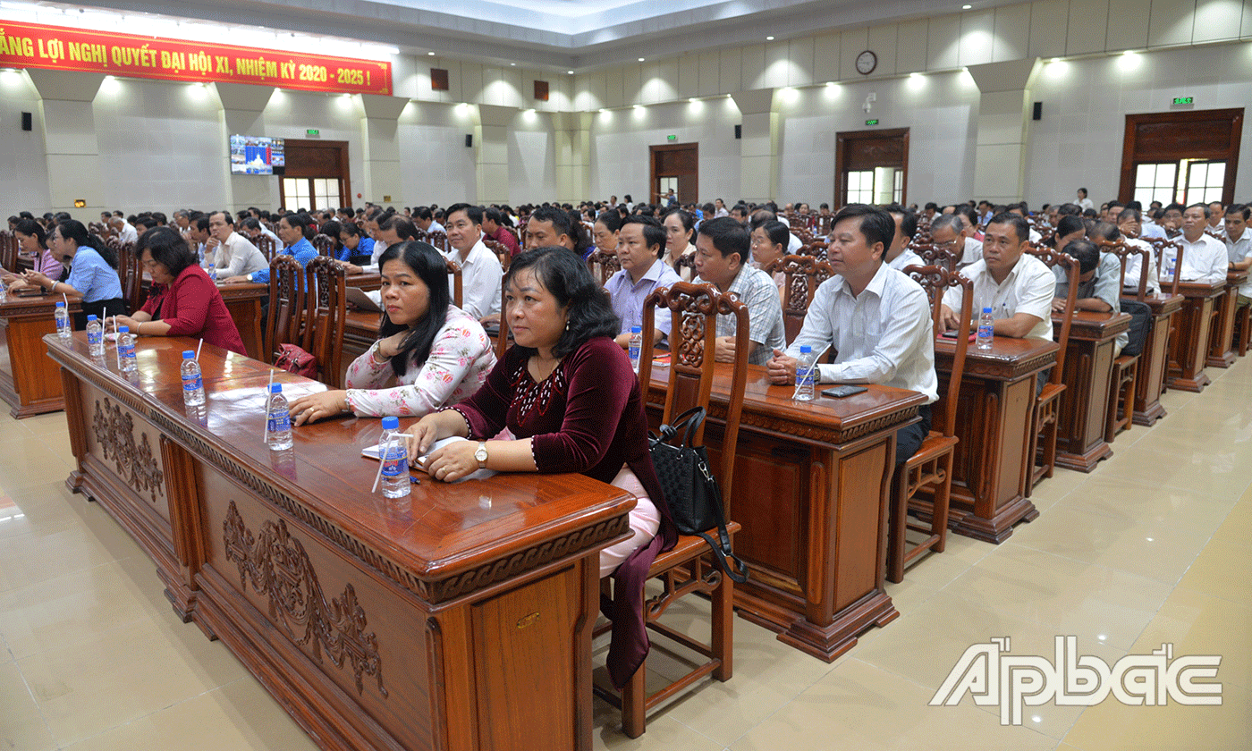 Đại biểu dự hội nghị tại Hội trường Ấp Bắc.