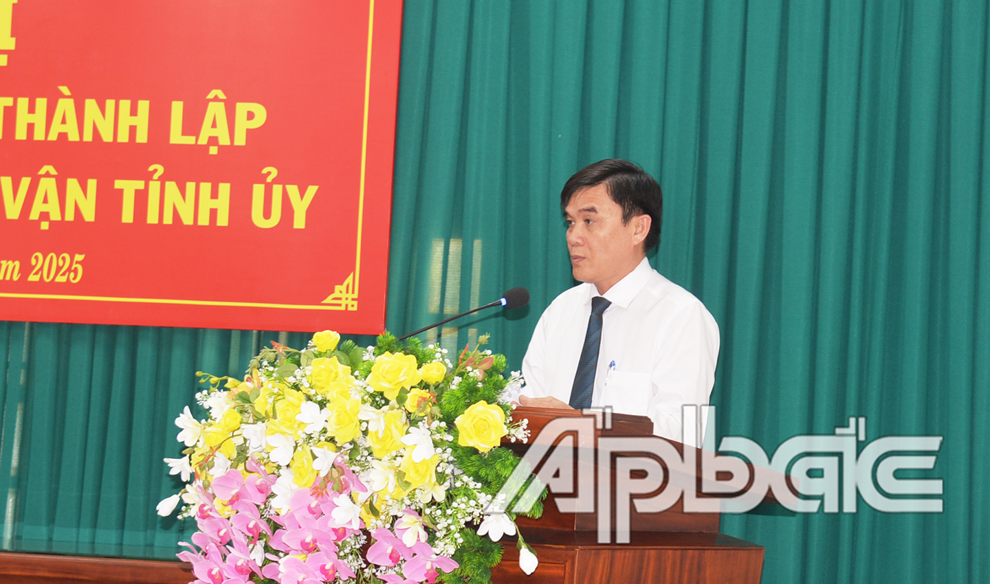 Đồng chí Nguyễn Văn Mười, ủy viên Ban Thường vụ, Trưởng Ban tổ chức Tỉnh ủy triển khai các quyết định của Tỉnh ủy về việc thành lập và quyết định bổ nhiệm lãnh đạo Ban Tuyên giáo và Dân vận Tỉnh ủy