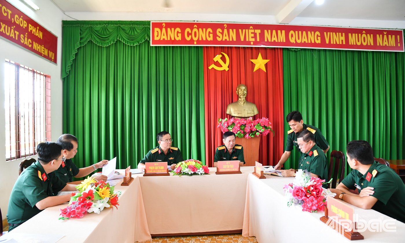 Kiểm tra công tác Đảng, công tác chính trị tại Bộ Chỉ huy Quân sự tỉnh.