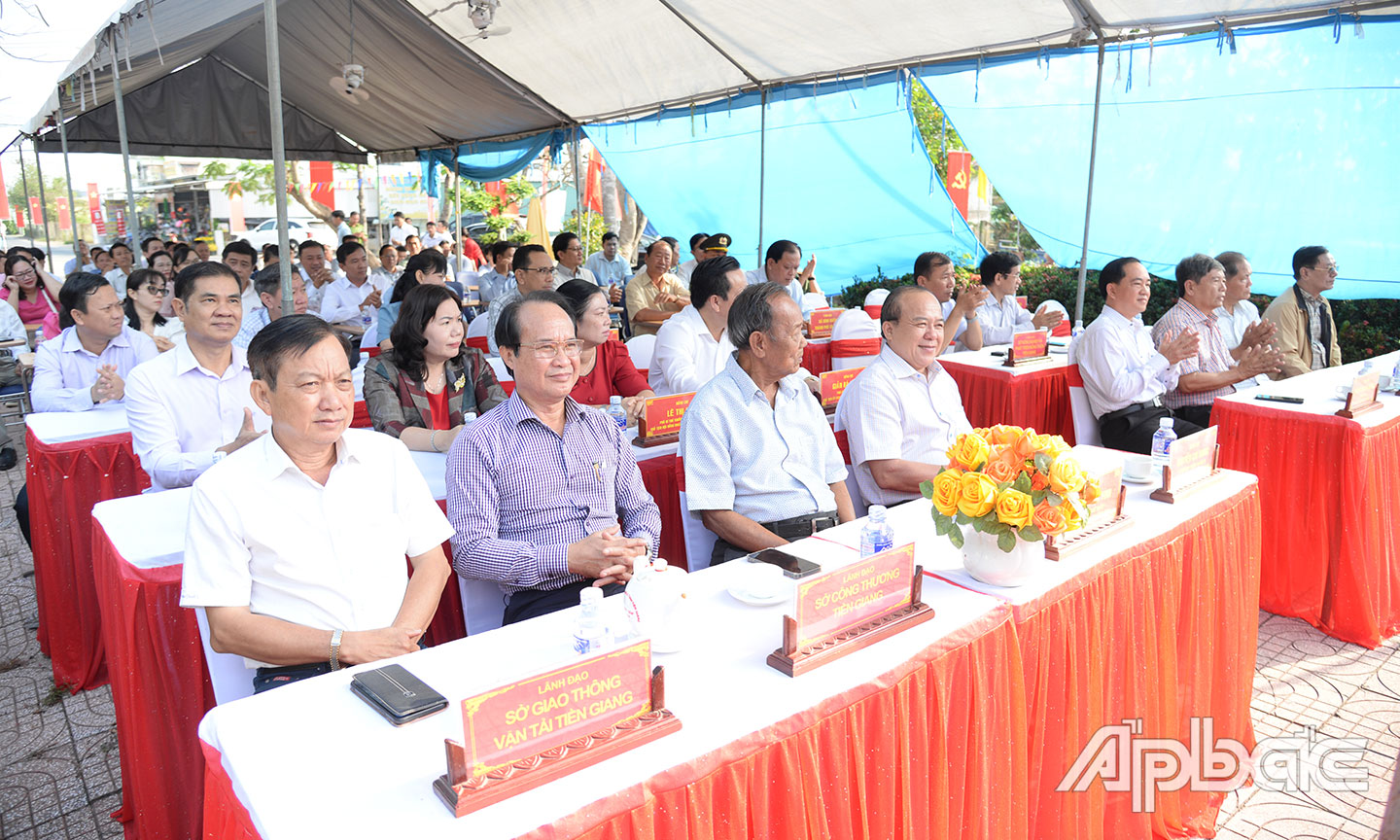 Các đại biểu tham dự Lễ khởi công.