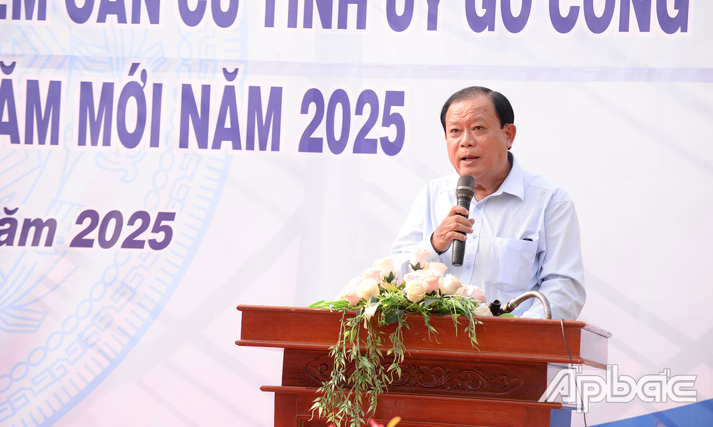 Bí thư Đảng uỷ, Chủ tịch UBND xã Bình Xuân Huỳnh Hồng Huệ phát biểu tại Lễ khởi công.