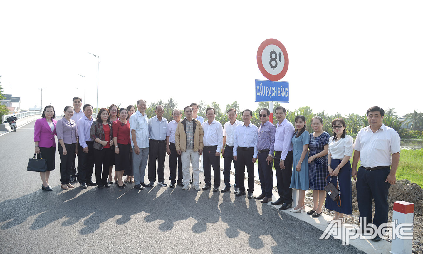 Cầu Rạch Bang do Công ty TNHH MTV Xây dựng và Dịch vụ Bảo Giang thi công hiện đã hoàn thành và đưa vào sử dụng.