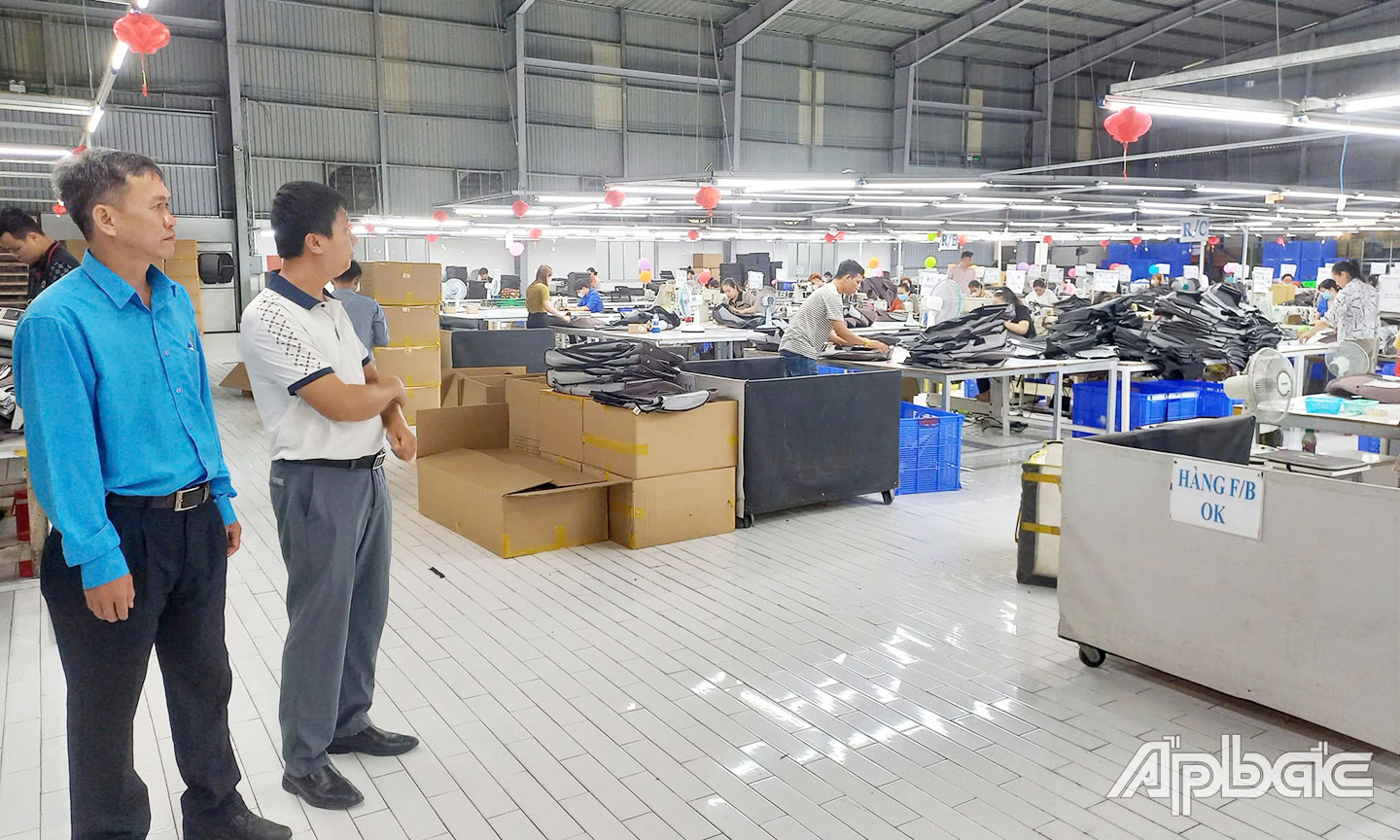 LĐLĐ TX. Cai Lậy đến thăm và nắm tình hình công nhân trở lại làm việc sau kỳ nghỉ Tết Nguyên đán 2025 tại Công ty TNHH Thương mại Sản xuất Gravity.