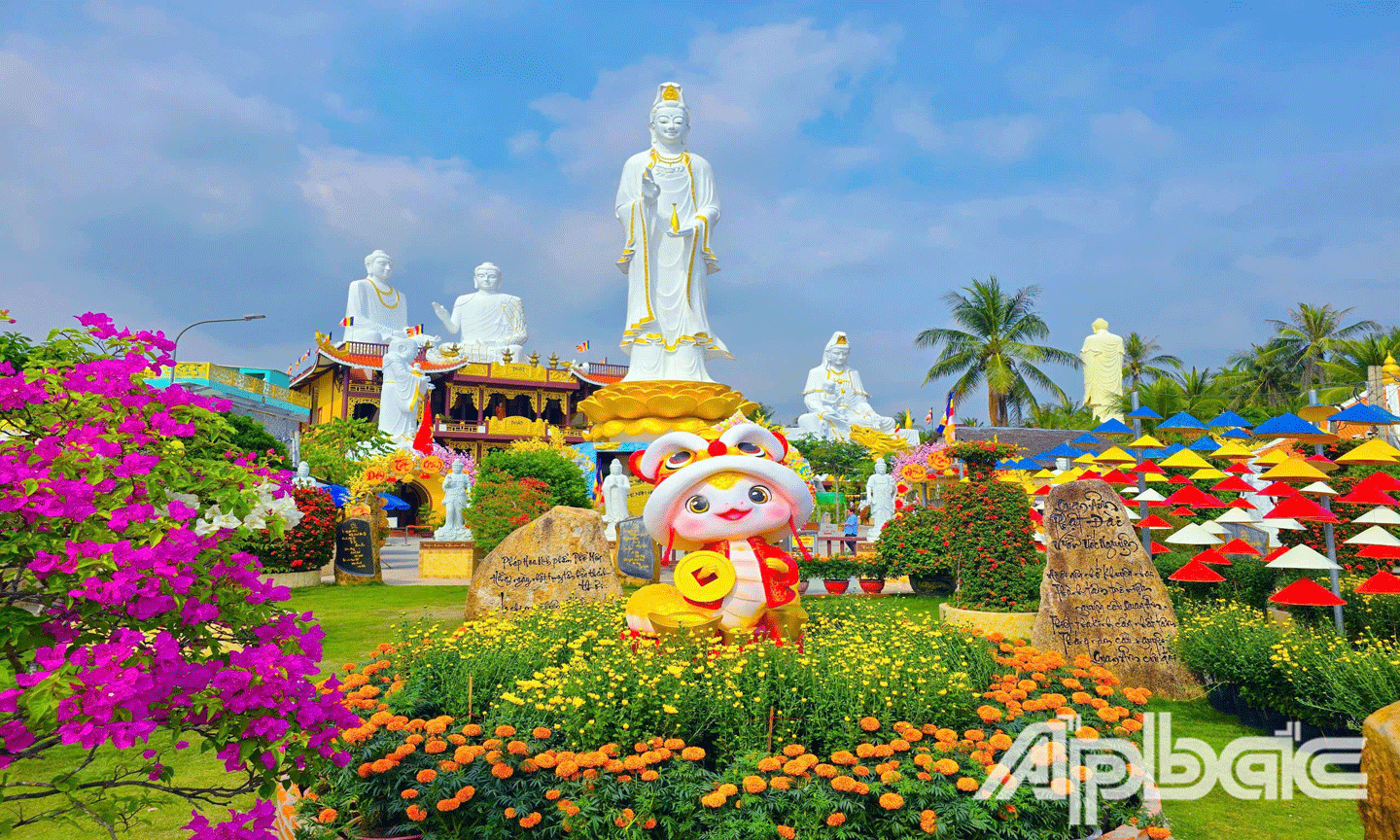 Chùa Liên Hoa trong những ngày đầu năm mới 2025. 