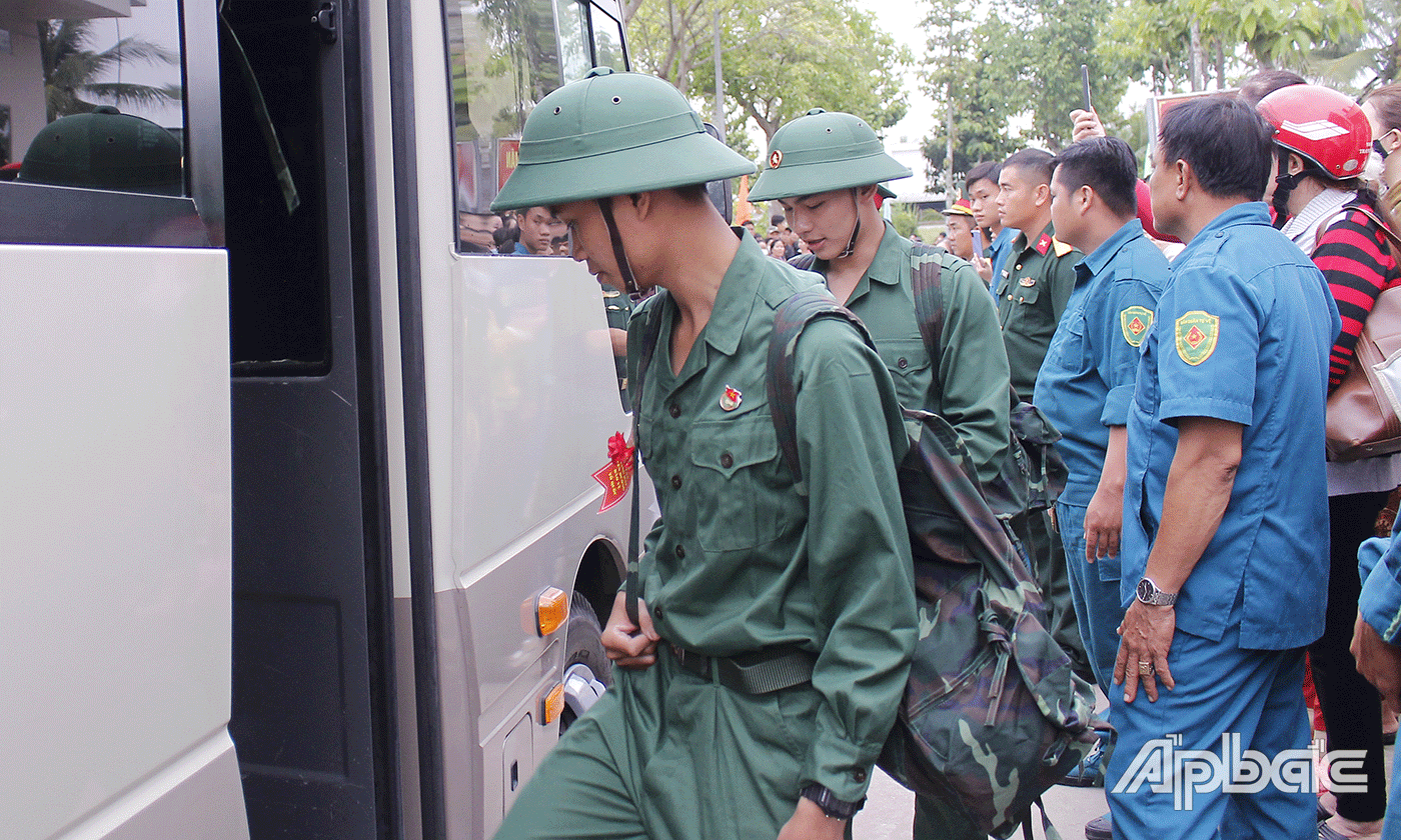 Tân binh lên đường nhập ngũ.