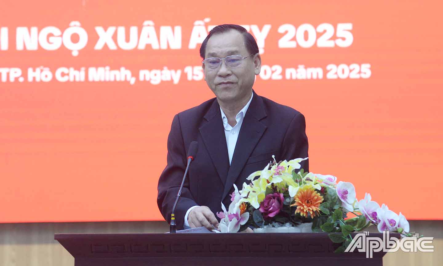 Đồng chí Nguyễn Văn Vĩnh phát biểu tại buổi họp mặt.