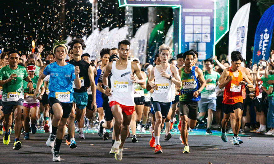 Giải chạy đêm tại TP Hồ Chí Minh trở thành sản phẩm du lịch hấp dẫn. Ảnh: VNE