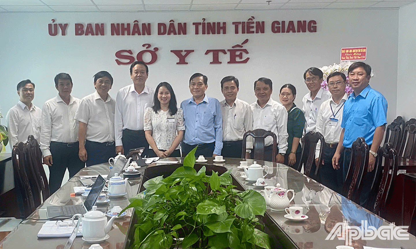 Đồng-chí-Ngô-Huỳnh-Quang-Thái-TUV,-Bí-thư-Huyện-ủy-thăm-Sở-Y-tế-Tiền-Giang