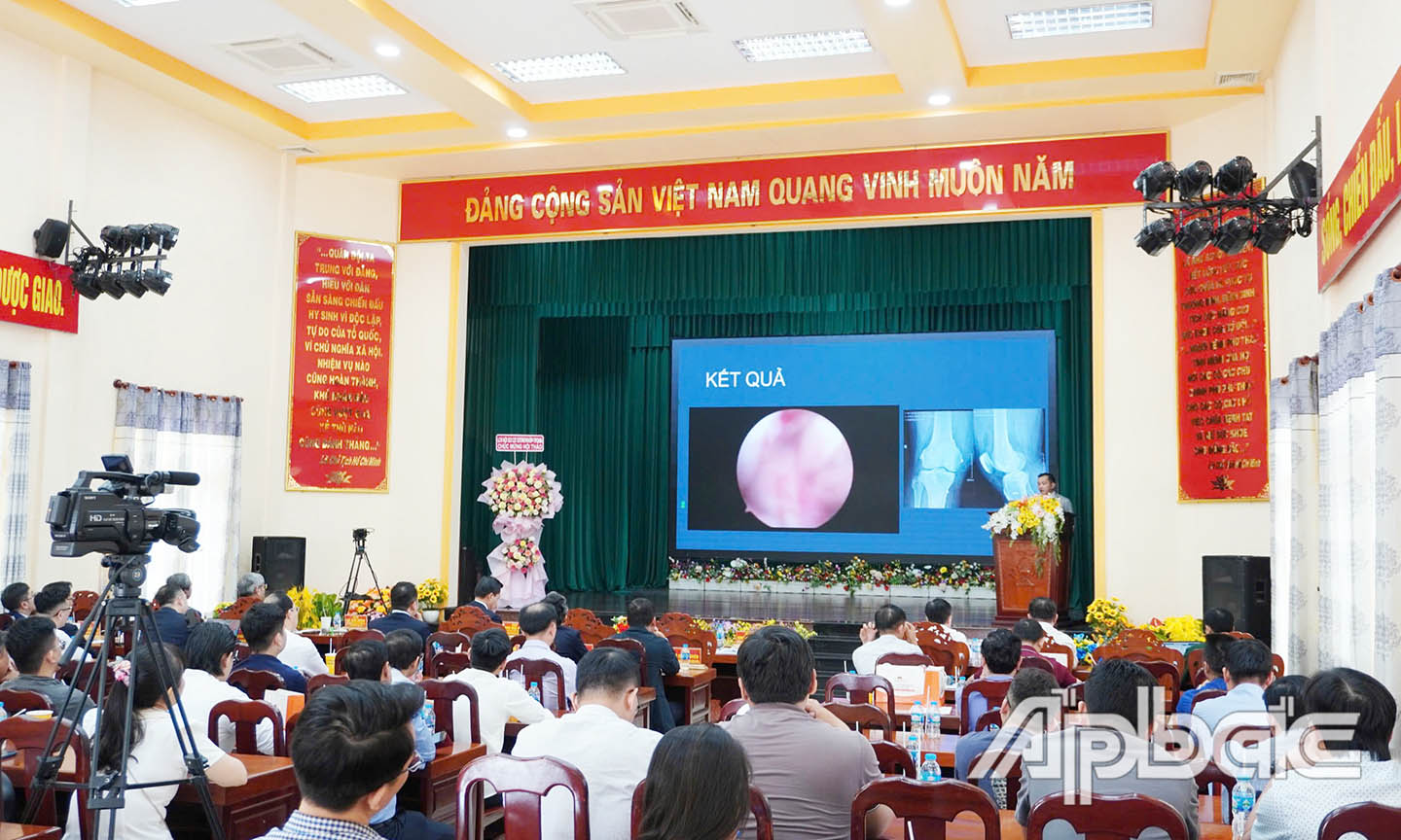 Các đại biểu về tham dự hội thảo.