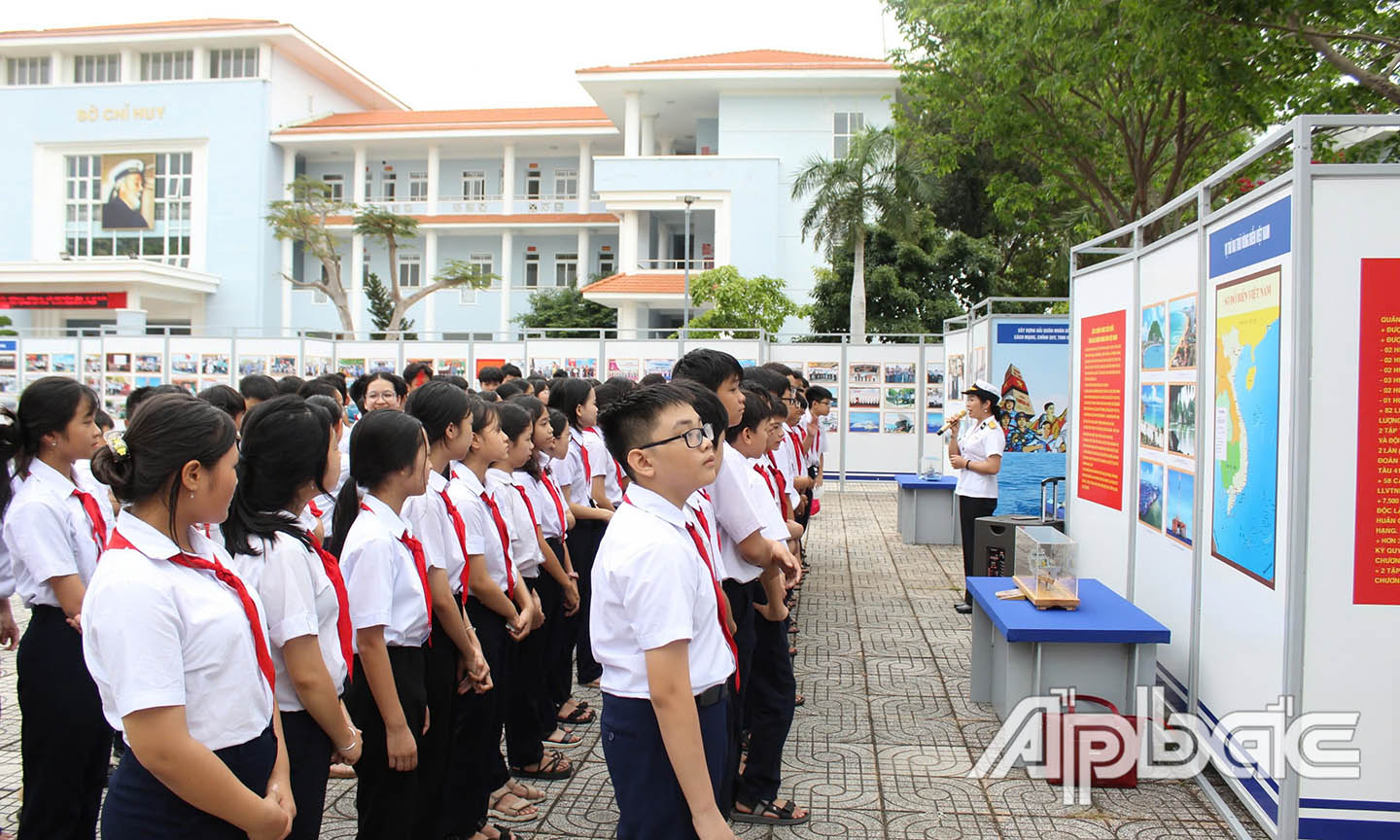 Giới thiệu cho các cháu học sinh về Hải quân nhân dân Việt Nam