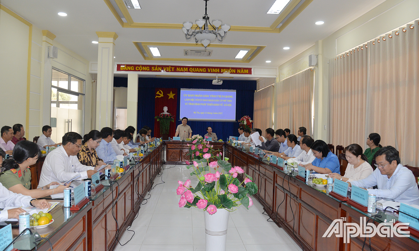 Quan cảnh buổi làm việc