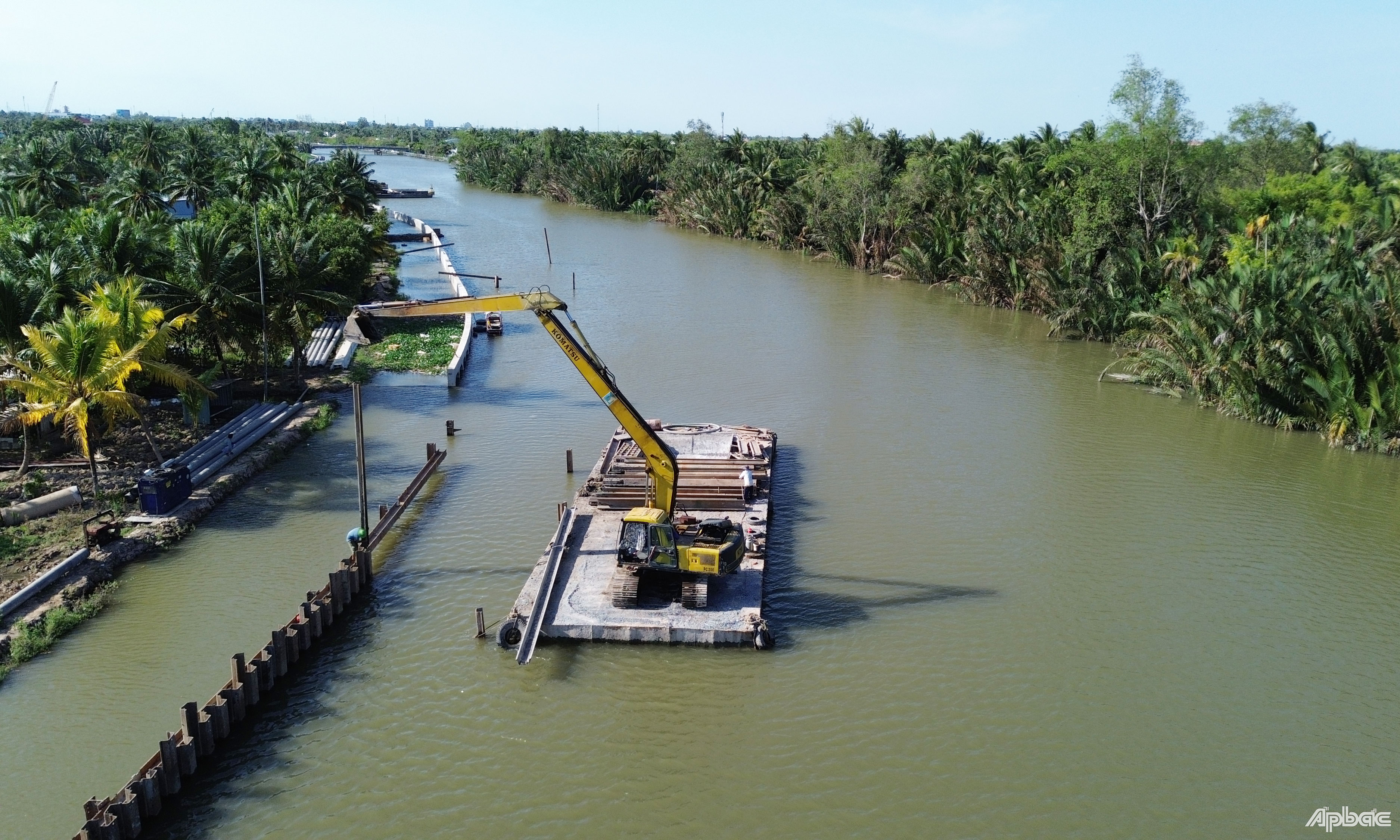 Các nhà thầu nỗ lực triển khai thi công các gói thầu dù mặt bằng không liên tục.