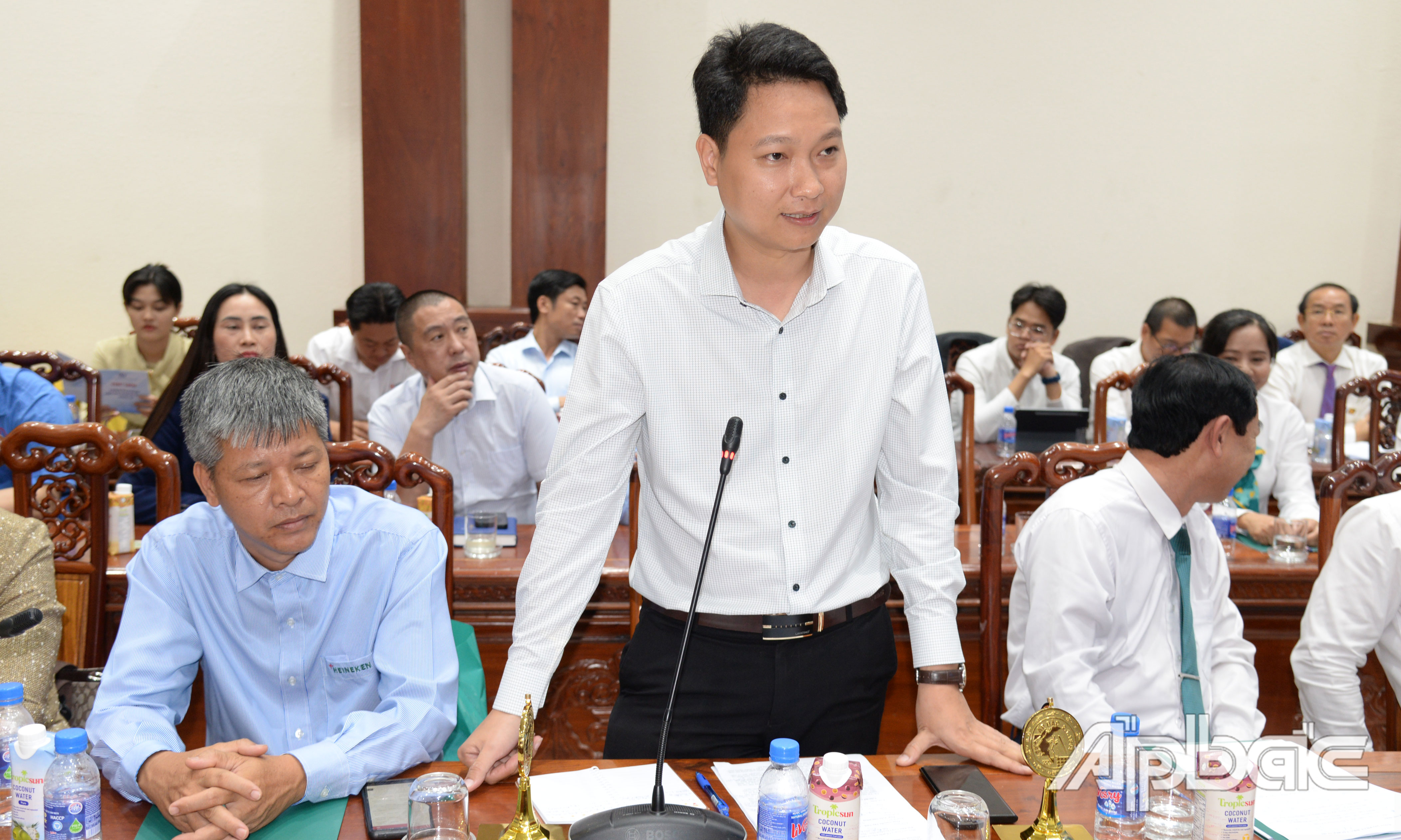 Các DN phát biểu ý kiến tại buổi gặp gỡ.