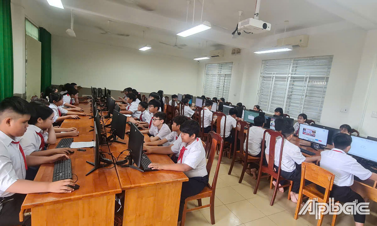 Các học sinh tham gia buổi động cuộc thi