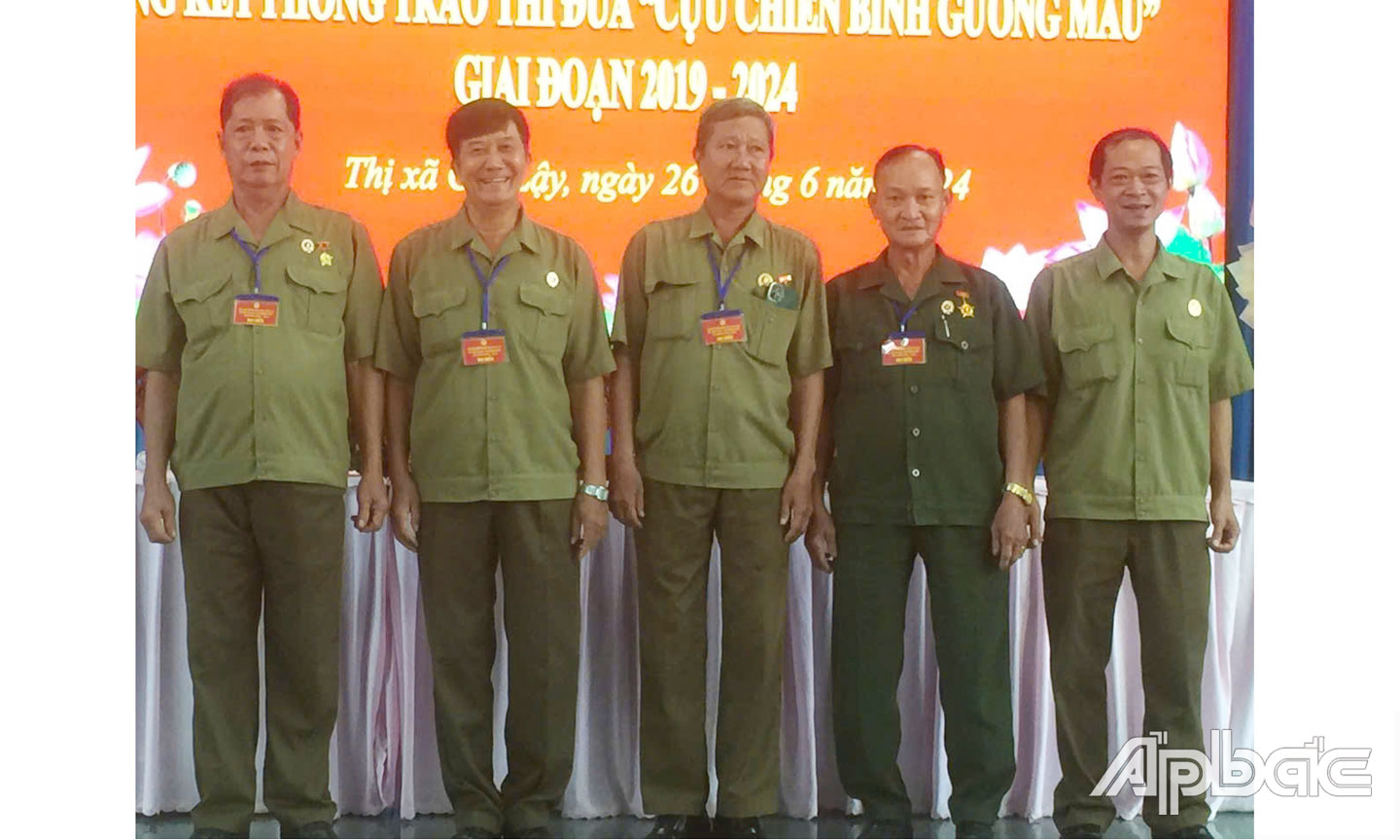 CCB Đặng Văn Tài (thứ 2 từ phải sang) dự tổng kết phong trào thi đua “CCB gương mẫu” TX. Cai Lậy giai đoạn 2019 - 2024.