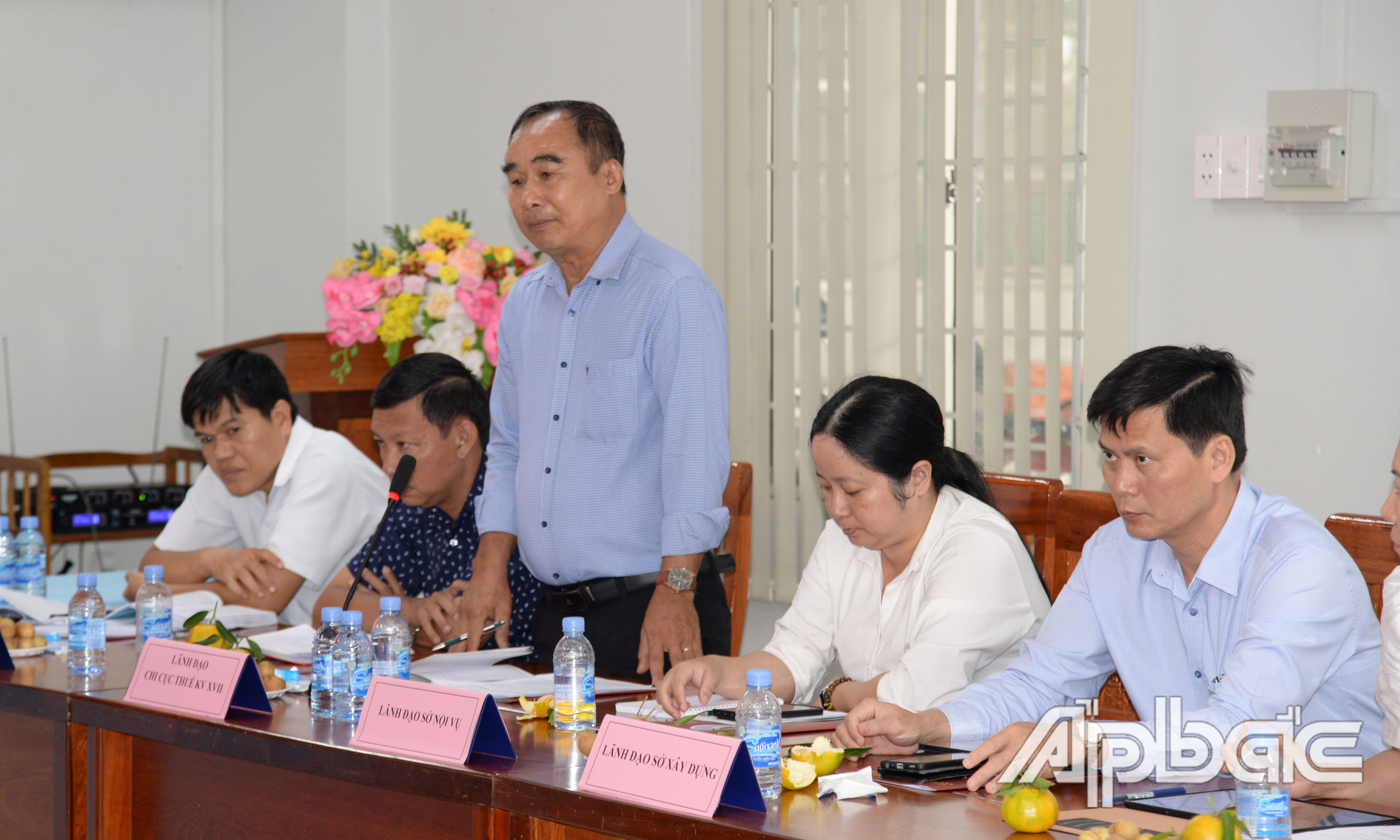 Các đại biểu phát biểu tại buổi làm việc.