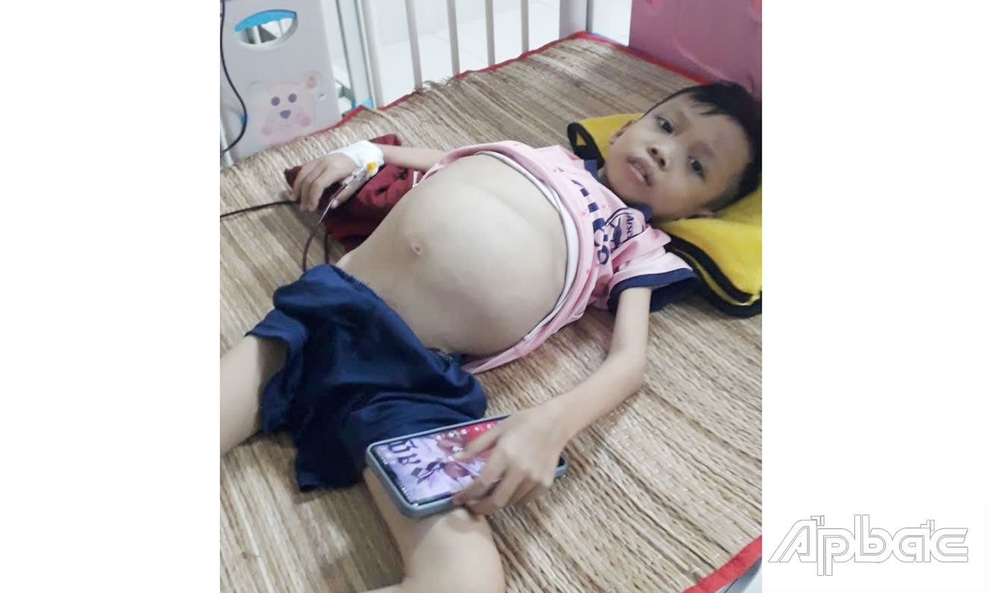 Em Nhân mắc bệnh hiểm nghèo đang rất cần sự giúp đỡ của các nhà hảo tâm để có tiền điều trị bệnh.