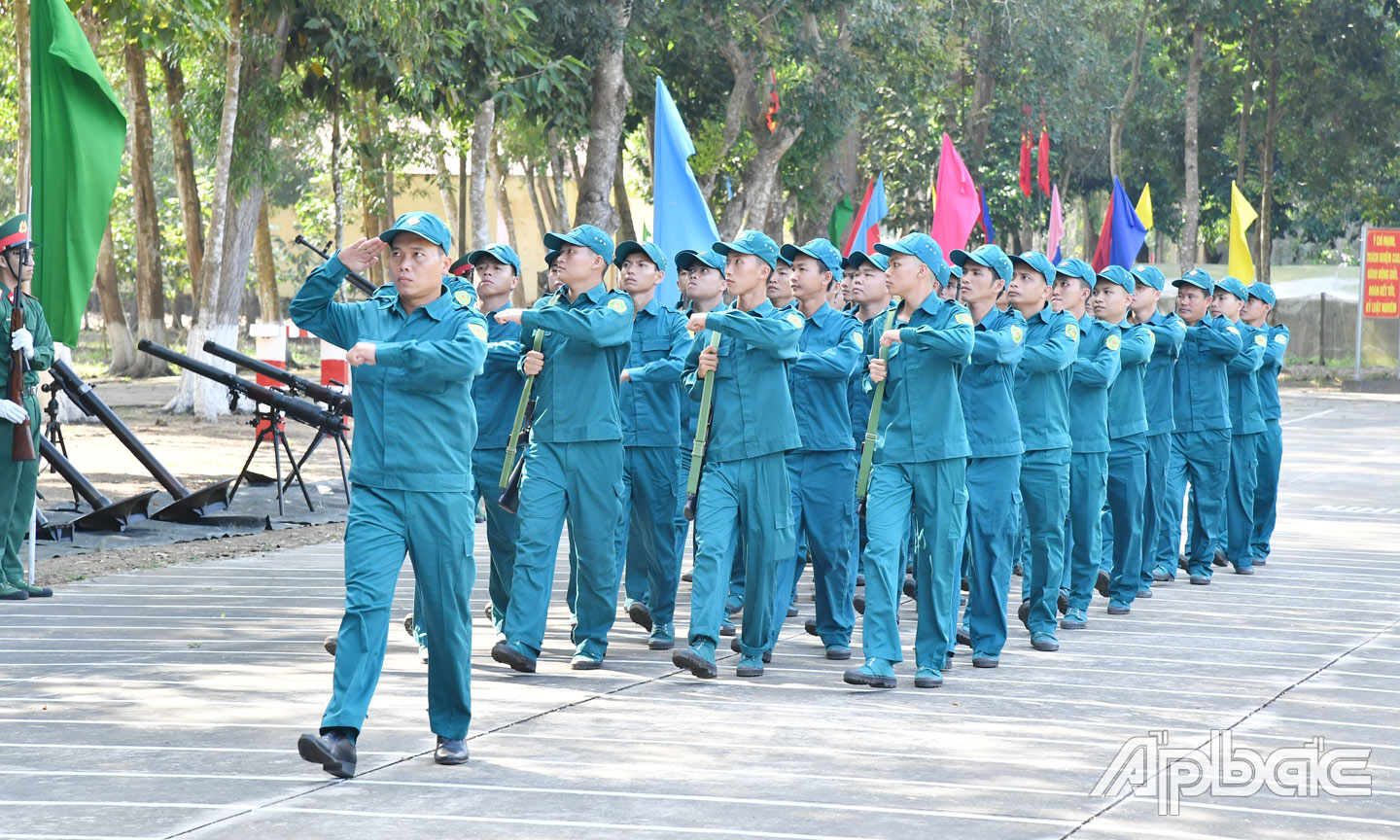 Lực lượng DQTV tỉnh Tiền Giang tham gia kiểm tra bắn đạn thật.                                                          Ảnh: THANH LÂM
