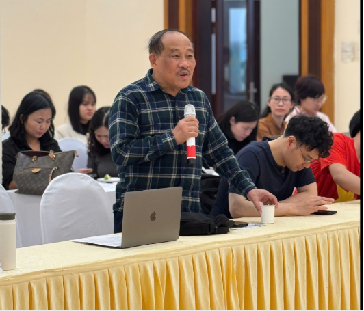 PGS.TS Nguyễn Huy Nga - Nguyên Cục trưởng Cục Quản lý môi trường y tế tham luận tại toạ đàm.