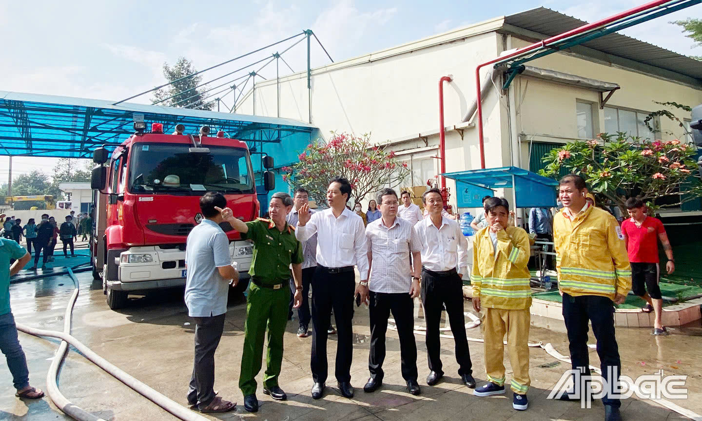 Đồng chí Nguyễn Thành Diệu có mặt tại hiện trường, chỉ đạo công tác khắc phục vụ cháy