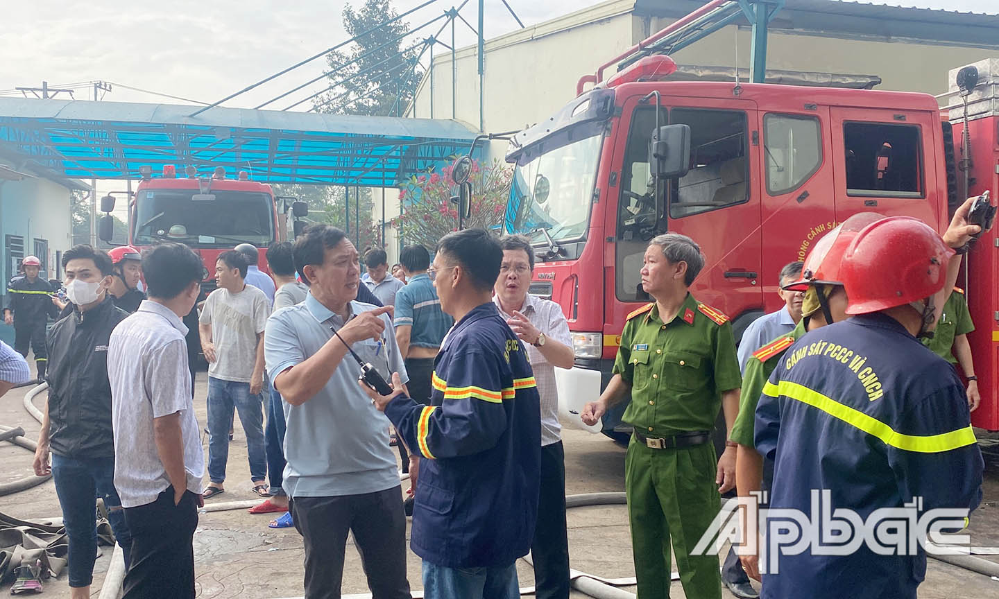 Đại tá Nguyễn Minh Tân Phó Giám đốc Công an tỉnh Tiền Giang và Đại tá Nguyễn Văn Tròn Phó Giám đốc Công an tỉnh Tiền Giang