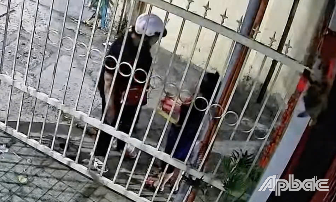 Ảnh được cắt từ clip được chủ tài khoản T. M.đăng tải trên trang facebook  cá nhân