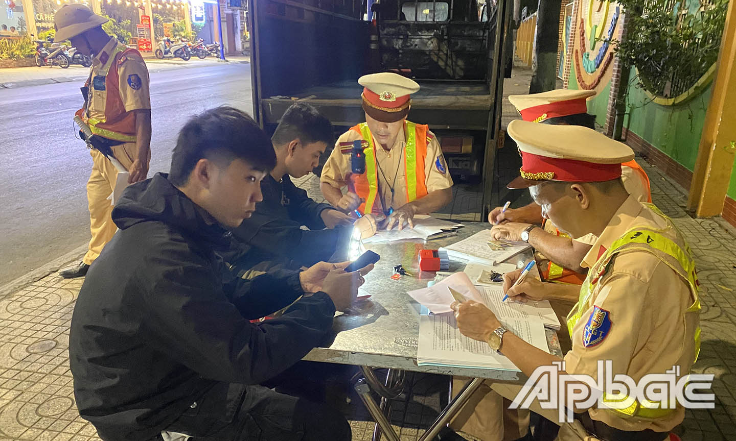 Các trường hợp khác cũng ký vào biên bản vi phạm trật tự ATGT