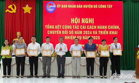 Đẩy mạnh cải cách hành chính gắn với chuyển đổi số